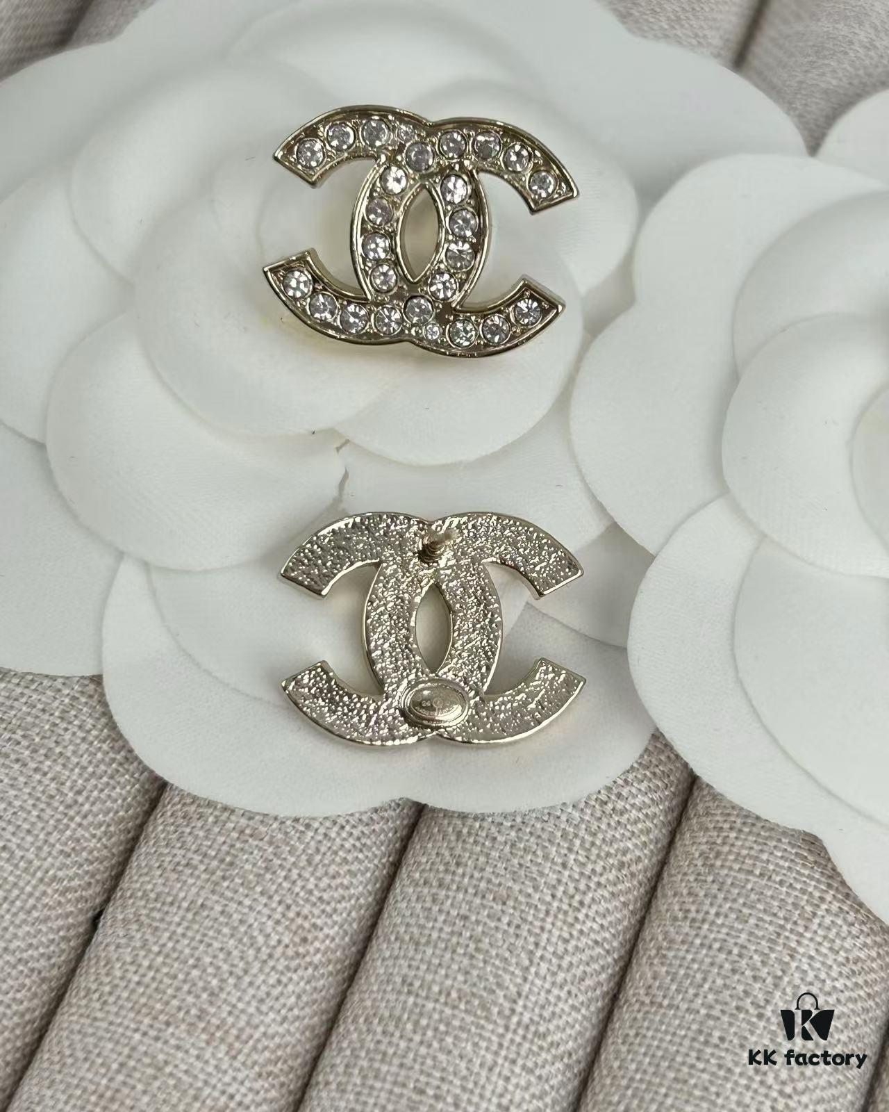 Xiaoxiang New Arrival Light Gold Full Diamond Double C Stud Earrings