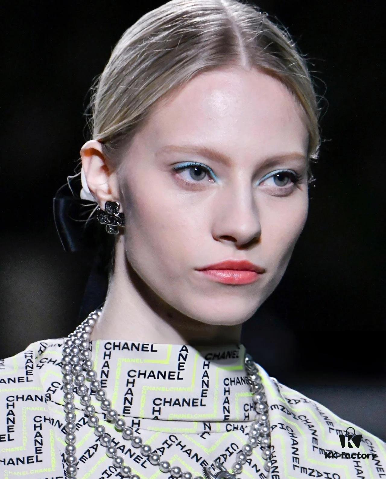 Xiaoxiang New Arrival Antique Silver and Antique Gold Black Fine Sparkle Four-Leaf Clover Stud Earrings