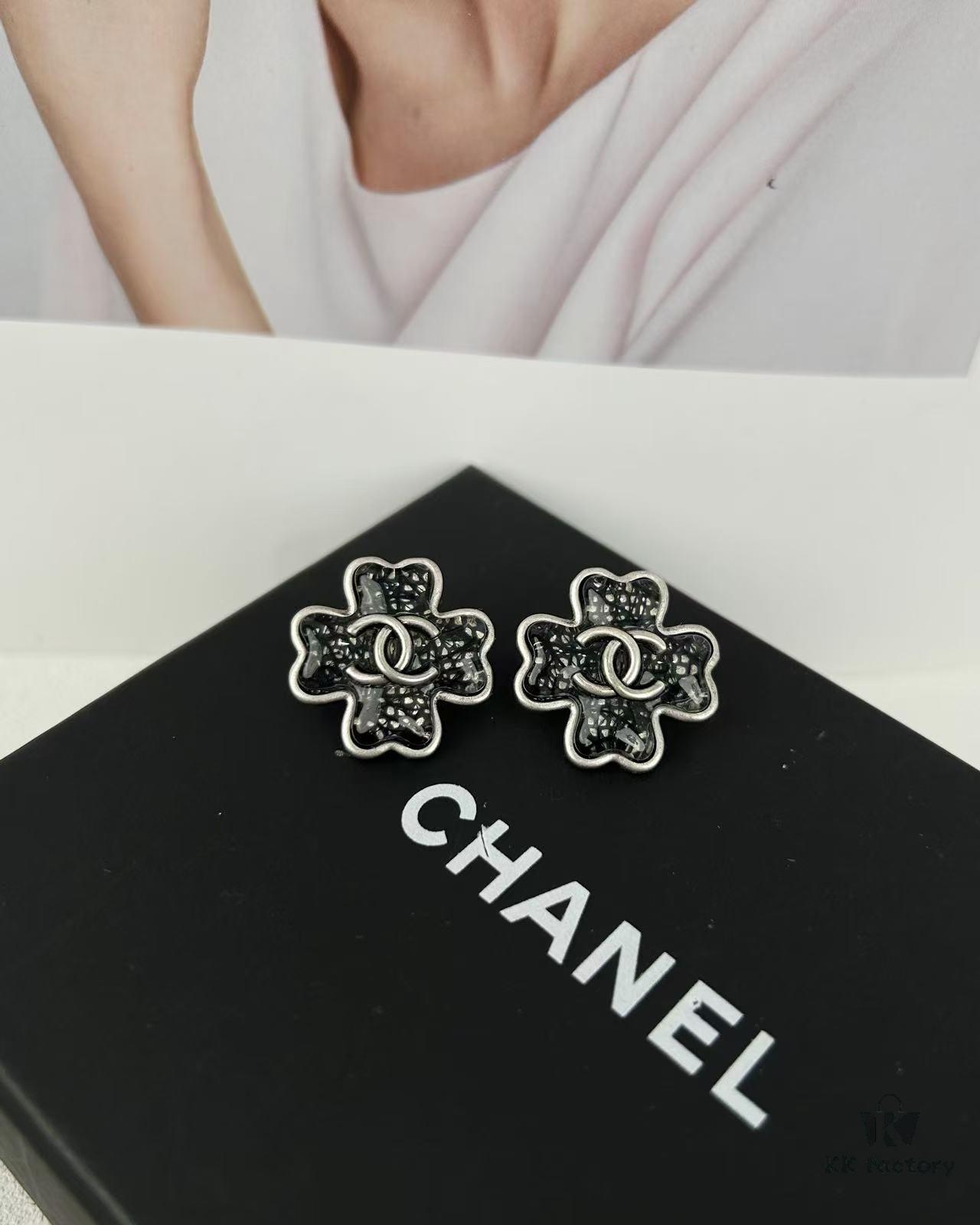Xiaoxiang New Arrival Antique Silver and Antique Gold Black Fine Sparkle Four-Leaf Clover Stud Earrings
