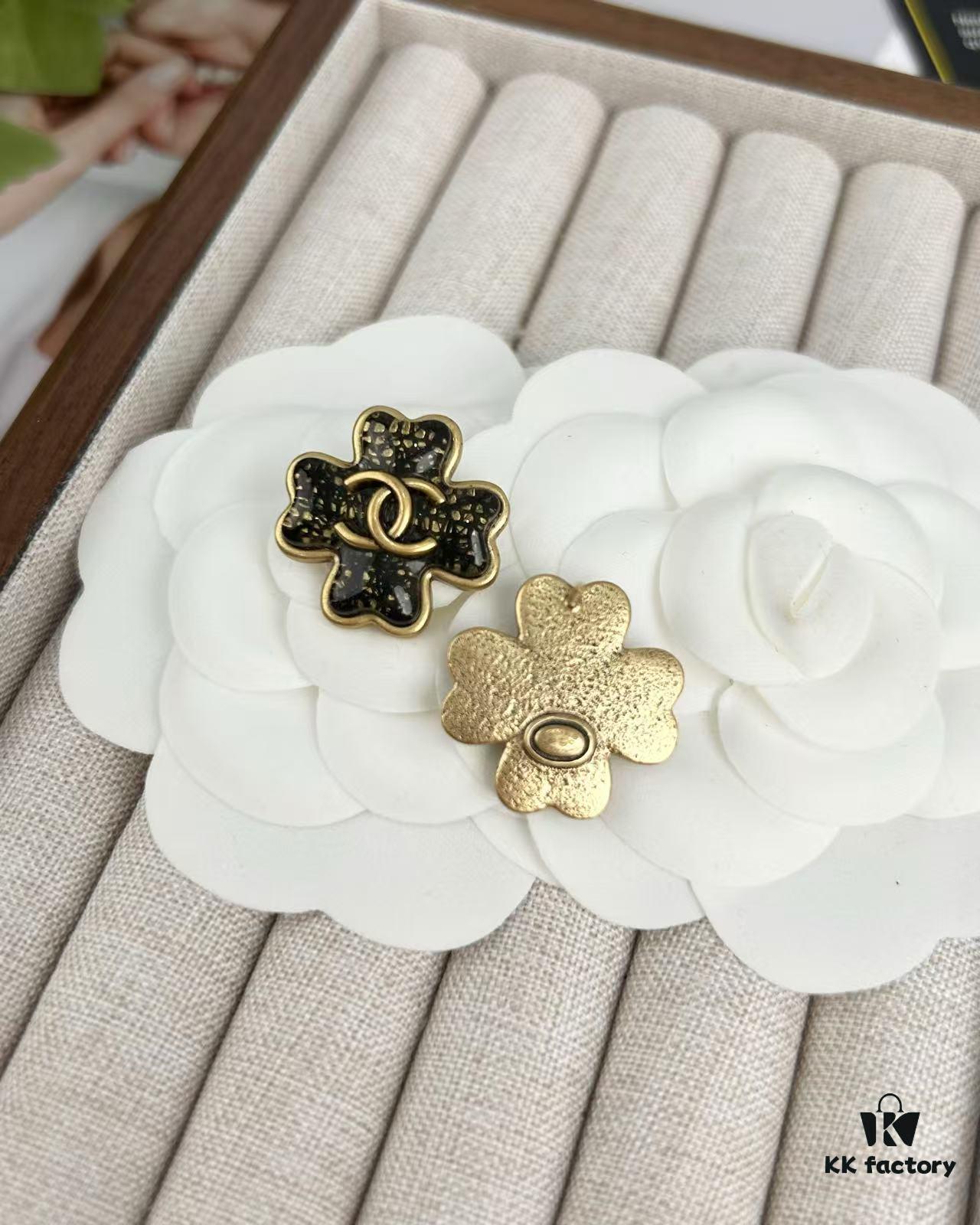 Xiaoxiang New Arrival Antique Silver and Antique Gold Black Fine Sparkle Four-Leaf Clover Stud Earrings