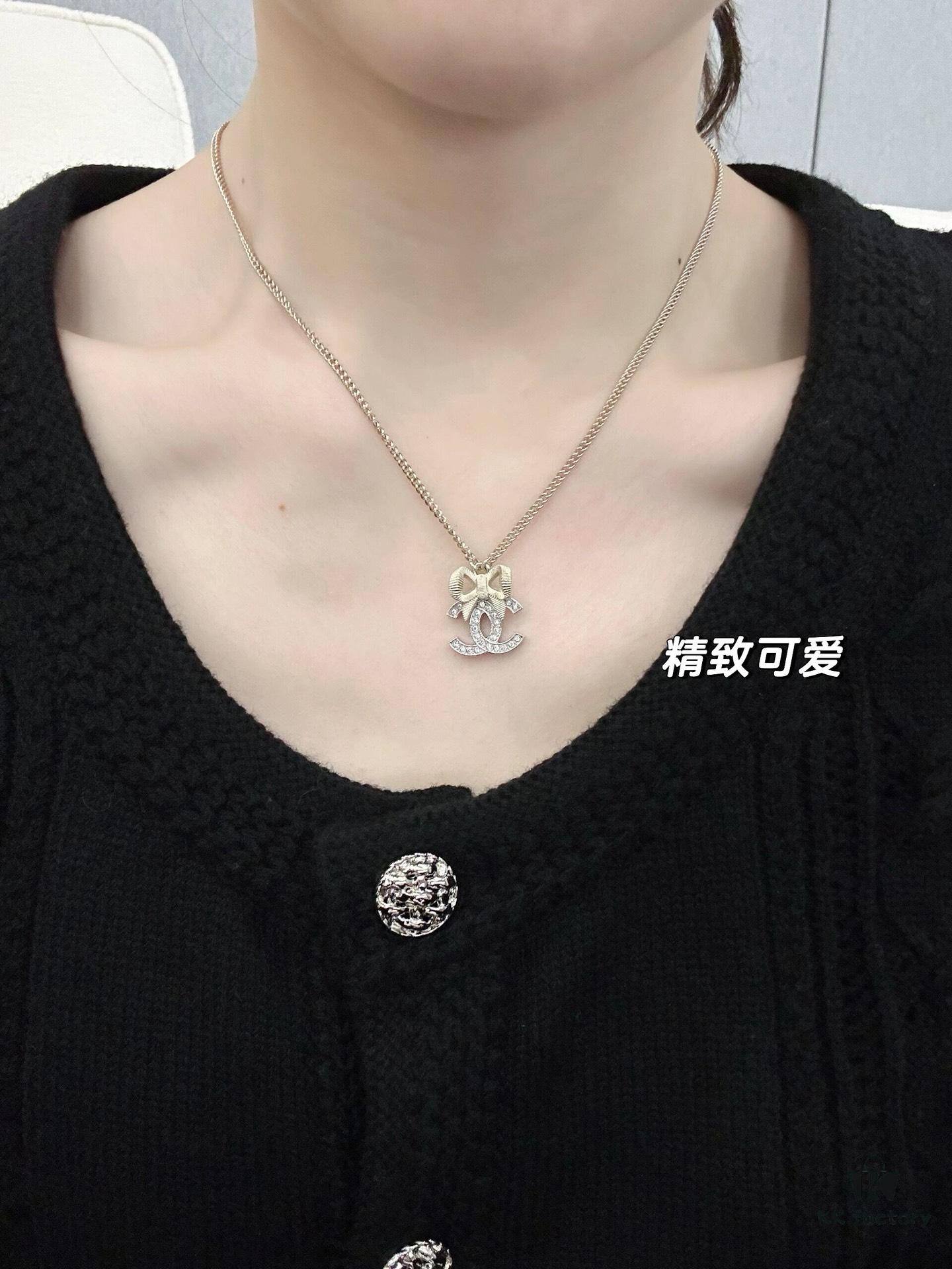 Xiaoxiang New Arrival Light Gold Bow Silver Two-Tone Full Diamond Necklace