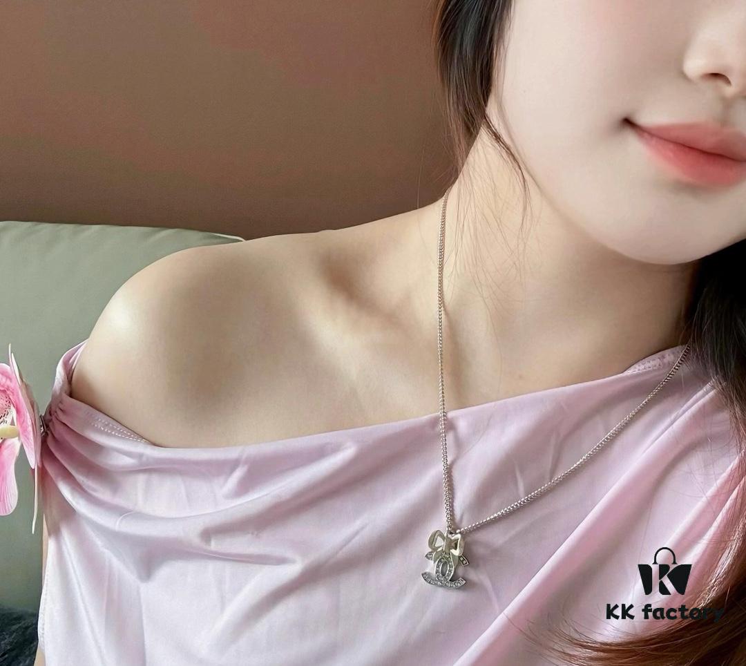 Xiaoxiang New Arrival Light Gold Bow Silver Two-Tone Full Diamond Necklace