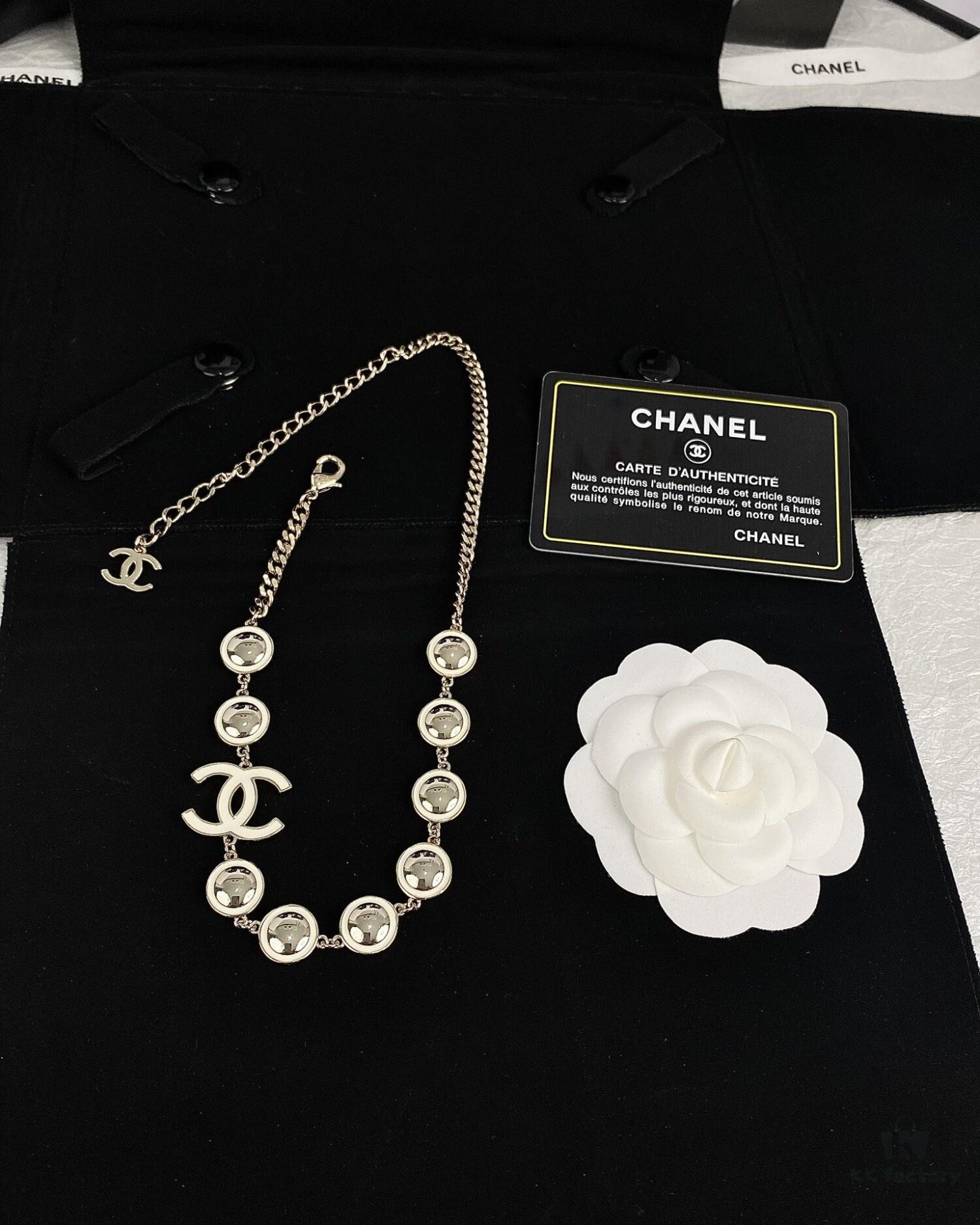 Xiaoxiang New Arrival White Oil-Drop Double C Round Mirror Clover Pendant Necklace with Smooth Chain