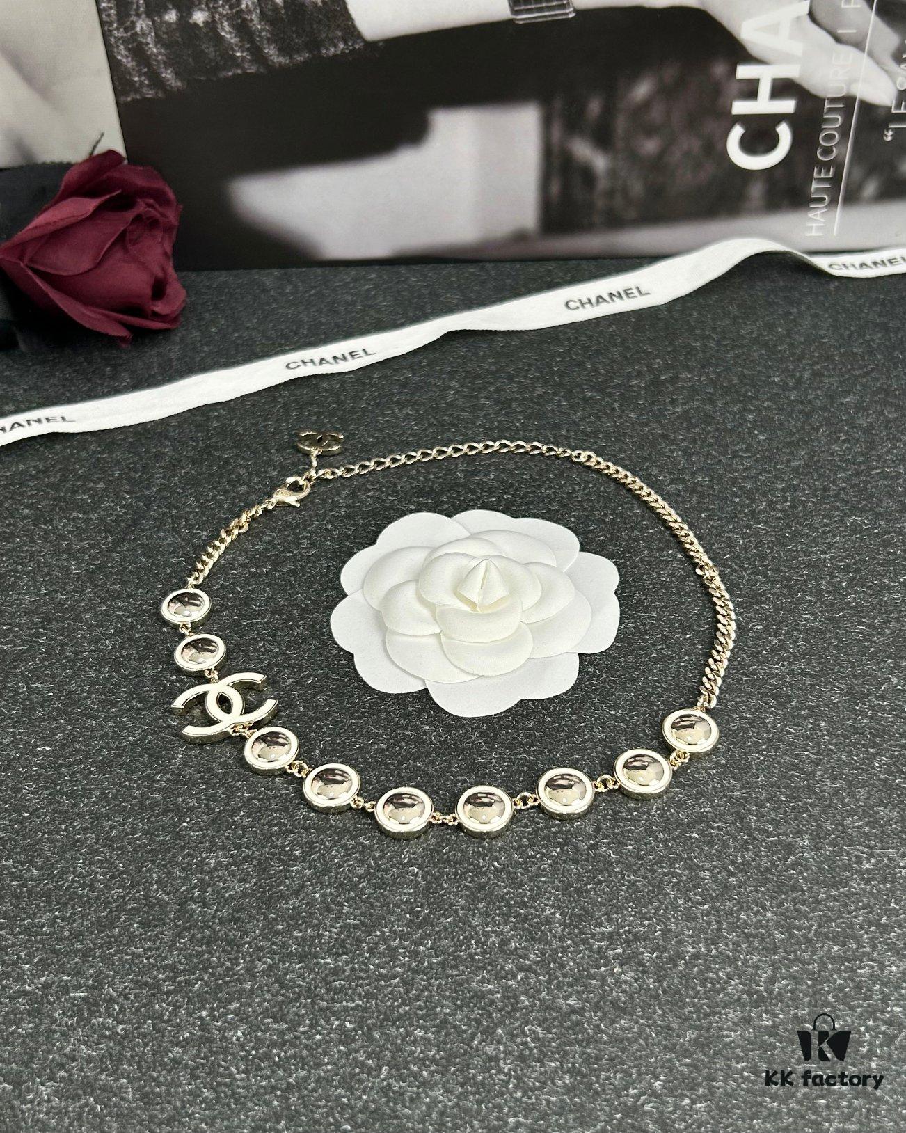 Xiaoxiang New Arrival White Oil-Drop Double C Round Mirror Clover Pendant Necklace with Smooth Chain