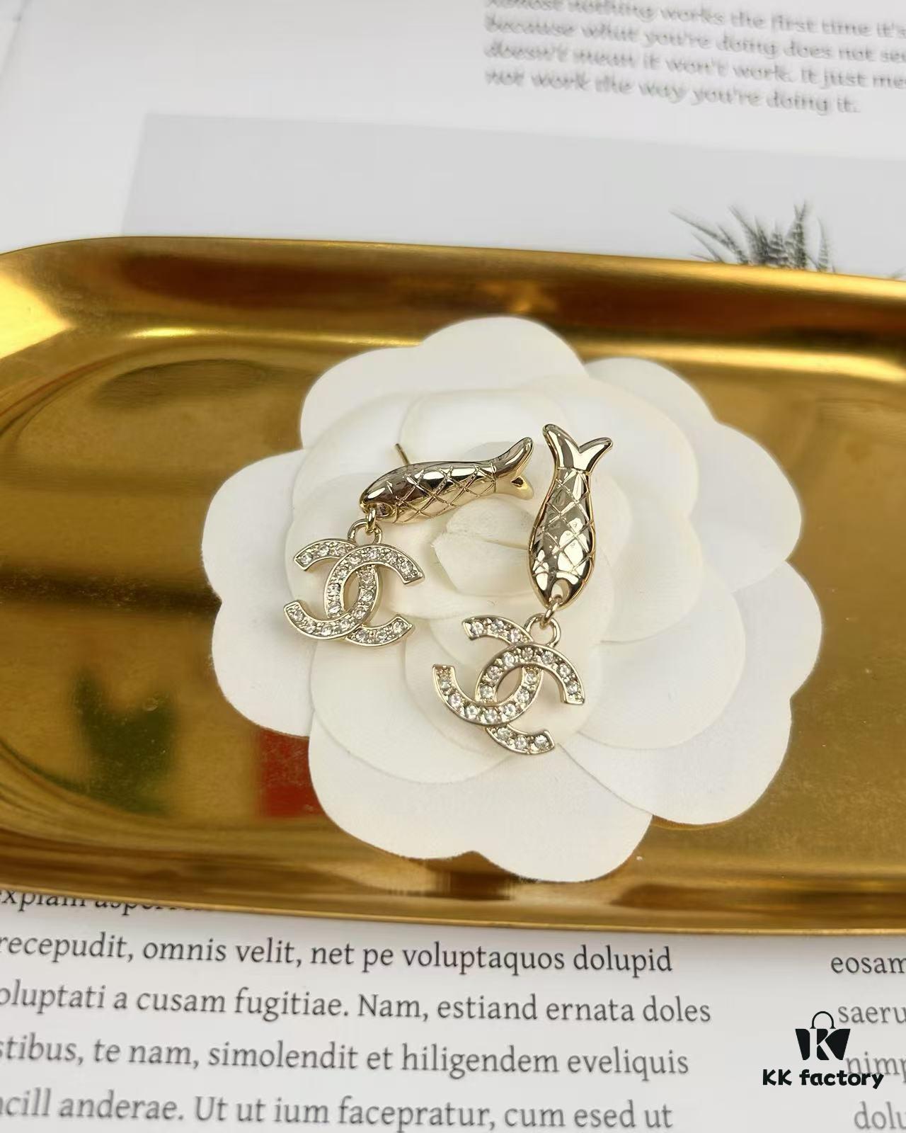 Xiaoxiang New Arrival Ocean Series 🐟 European and American Style Personalized Luxury Rhinestone Letter Fish Earrings