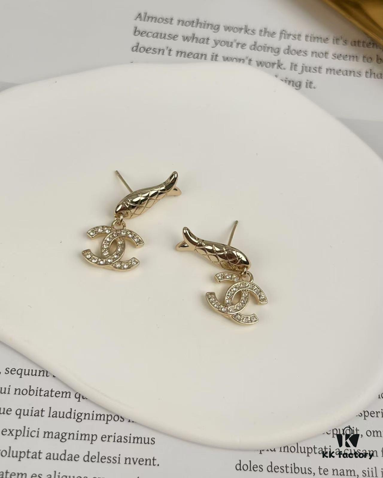 Xiaoxiang New Arrival Ocean Series 🐟 European and American Style Personalized Luxury Rhinestone Letter Fish Earrings