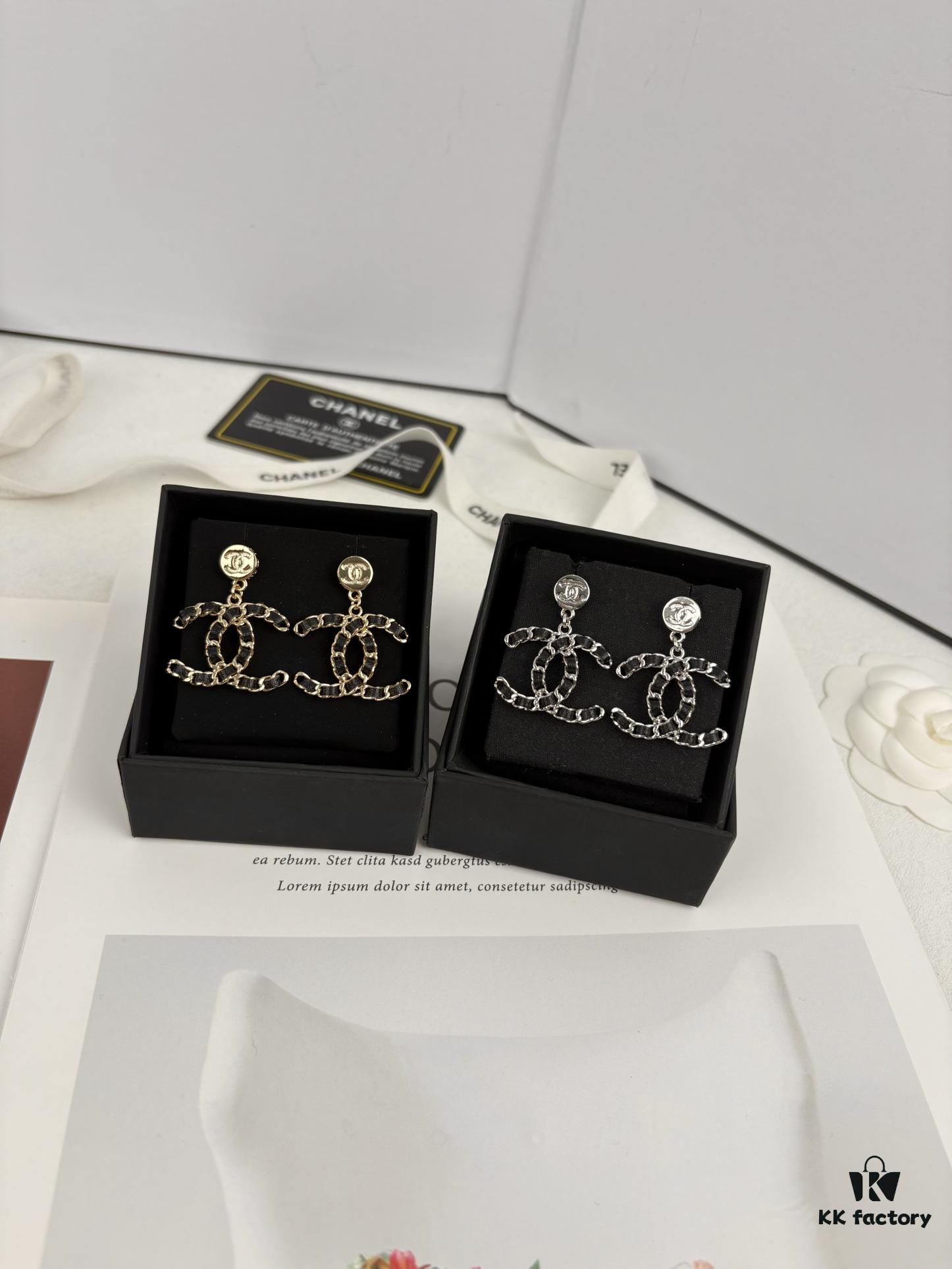 Xiaoxiang New Arrival Gold and Silver Two-Tone Luxury Double C Leather-Embedded Earrings