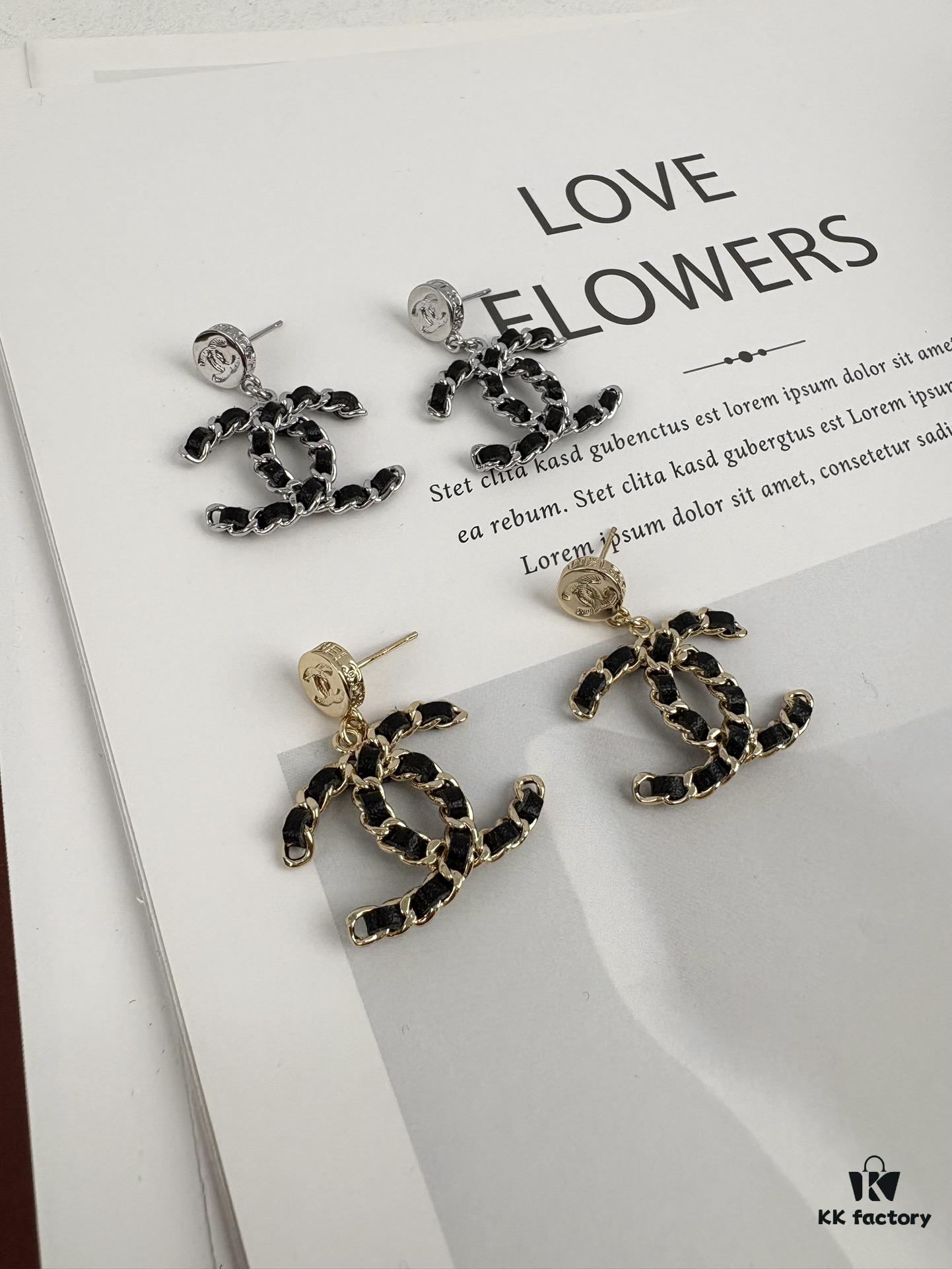 Xiaoxiang New Arrival Gold and Silver Two-Tone Luxury Double C Leather-Embedded Earrings