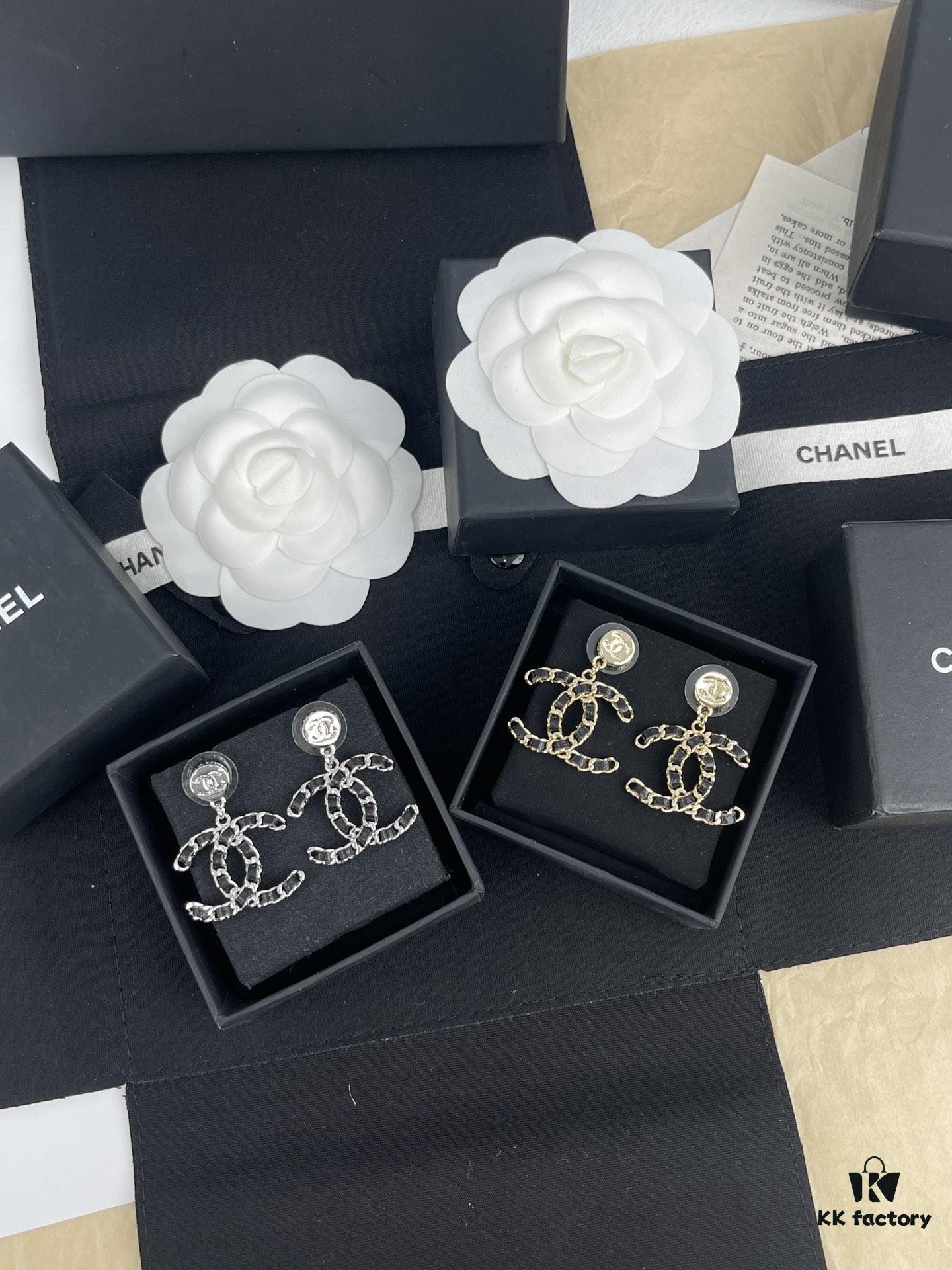 Xiaoxiang New Arrival Gold and Silver Two-Tone Luxury Double C Leather-Embedded Earrings