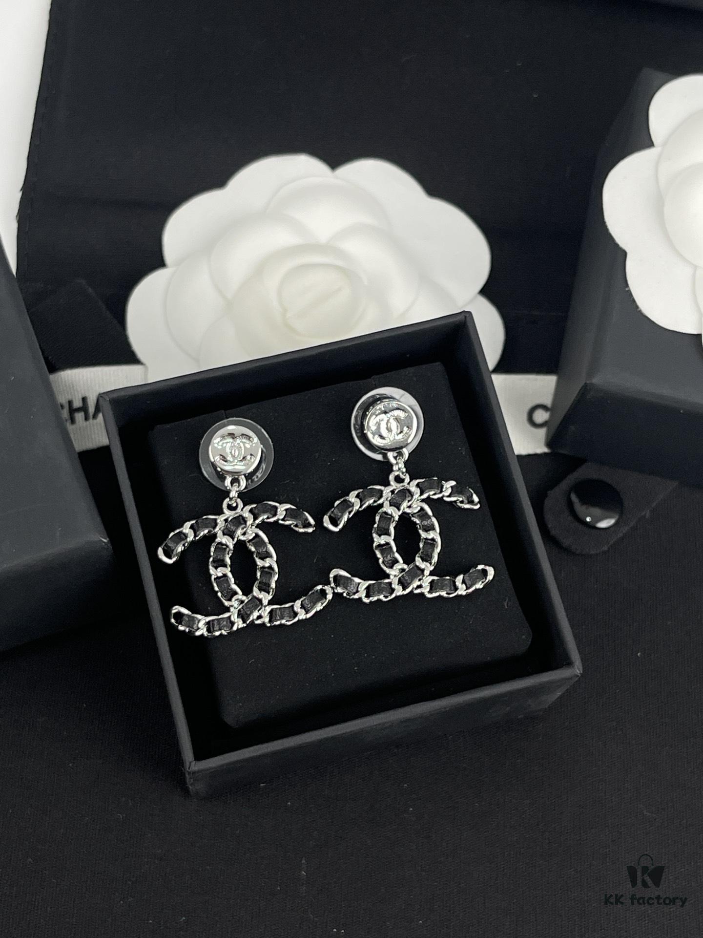 Xiaoxiang New Arrival Gold and Silver Two-Tone Luxury Double C Leather-Embedded Earrings