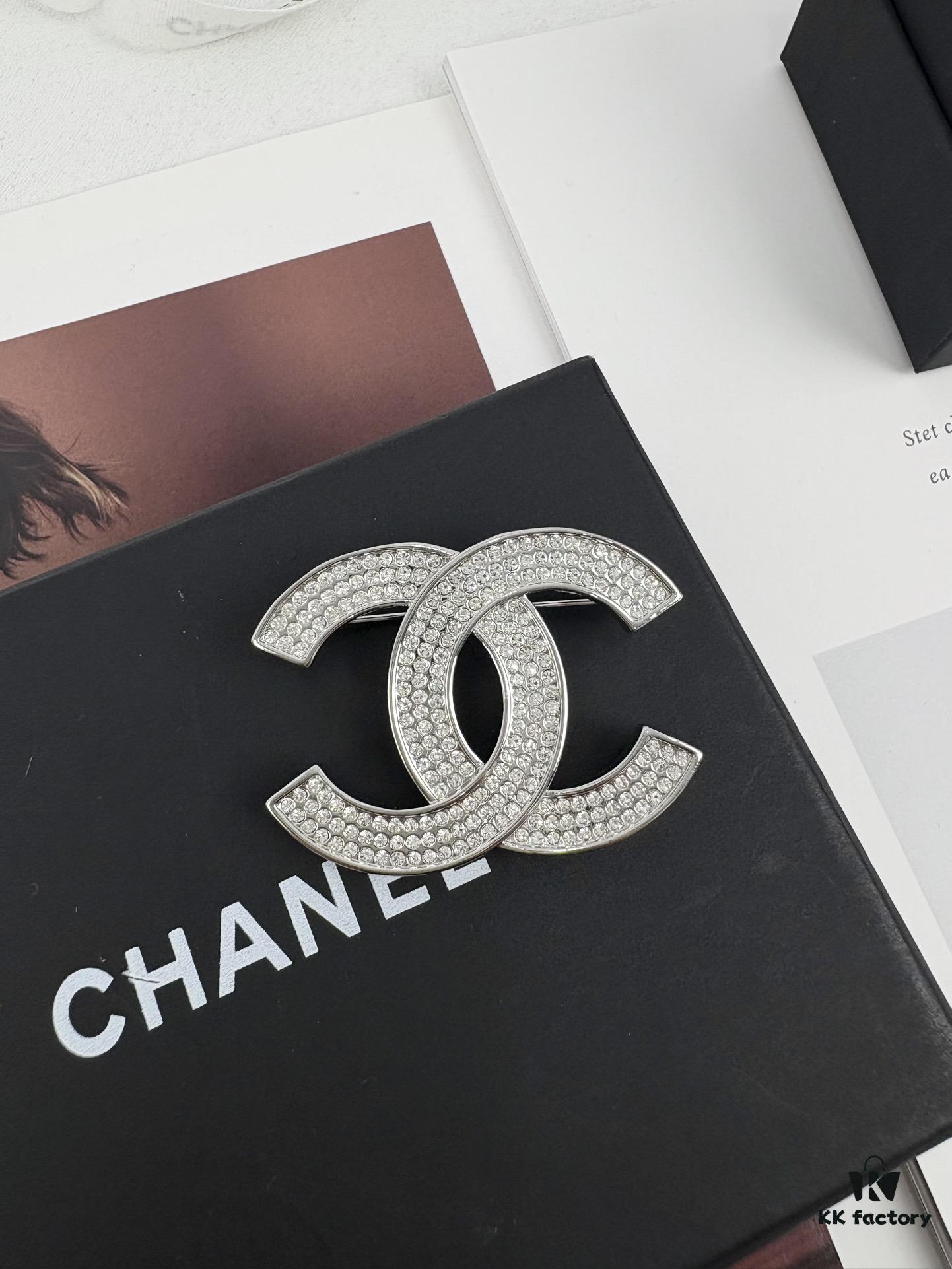 Xiaoxiang New Arrival Silver Triple Row Full Diamond Elegant Brooch 🌸