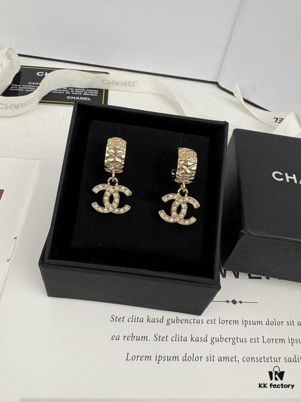 Xiaoxiang New Arrival Light Gold Diamond-Patterned Elegant Double C Earrings with Full Rhinestones, Hook Style