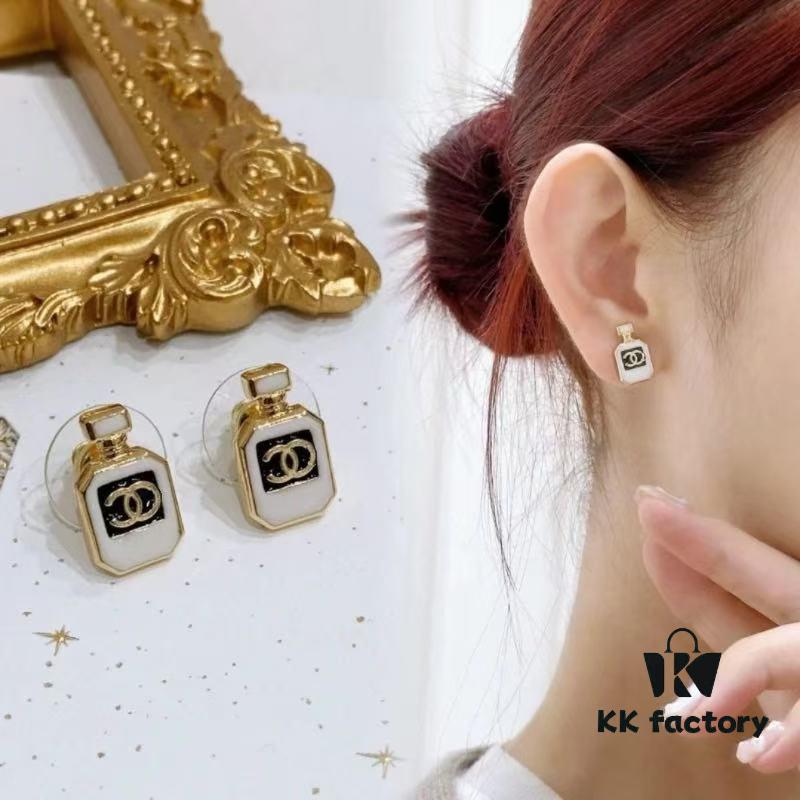 Chic New Style Perfume Bottle Elegant and Versatile Small Stud Earrings