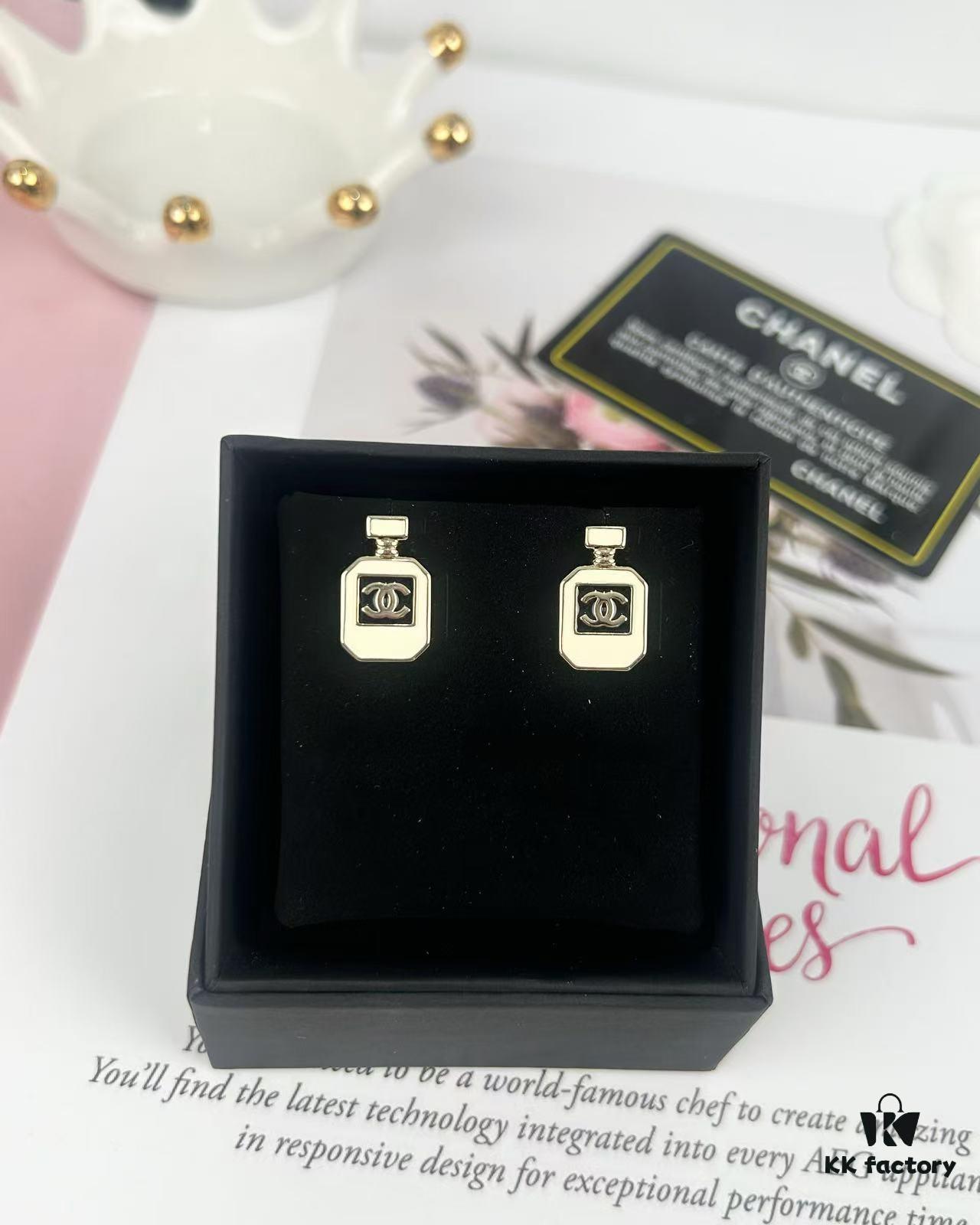 Chic New Style Perfume Bottle Elegant and Versatile Small Stud Earrings
