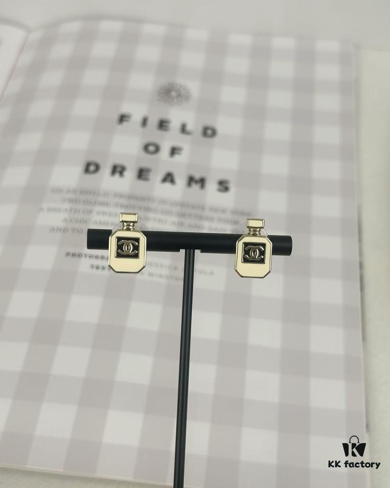 Chic New Style Perfume Bottle Elegant and Versatile Small Stud Earrings