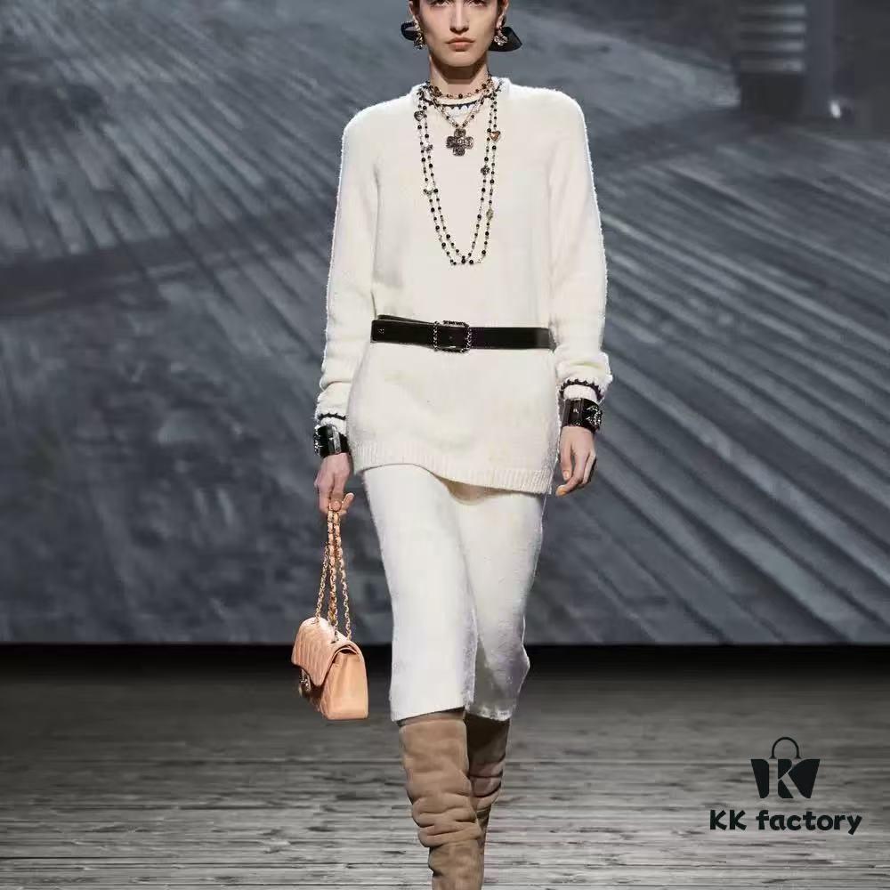 Xiaoxiang New Arrival Vintage Gold Black Heart Resin Fine Glitter Pearl Rhinestone Necklace