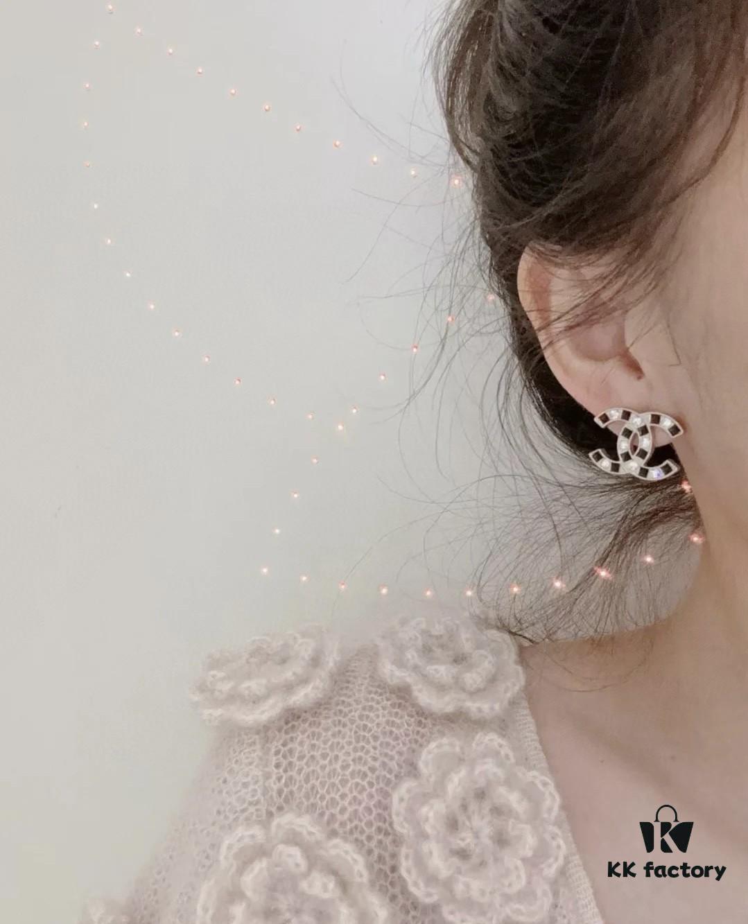 Xiaoxiang New Arrival Black Drip Oil Rhinestone Classic Earrings, Available in Gold and Silver