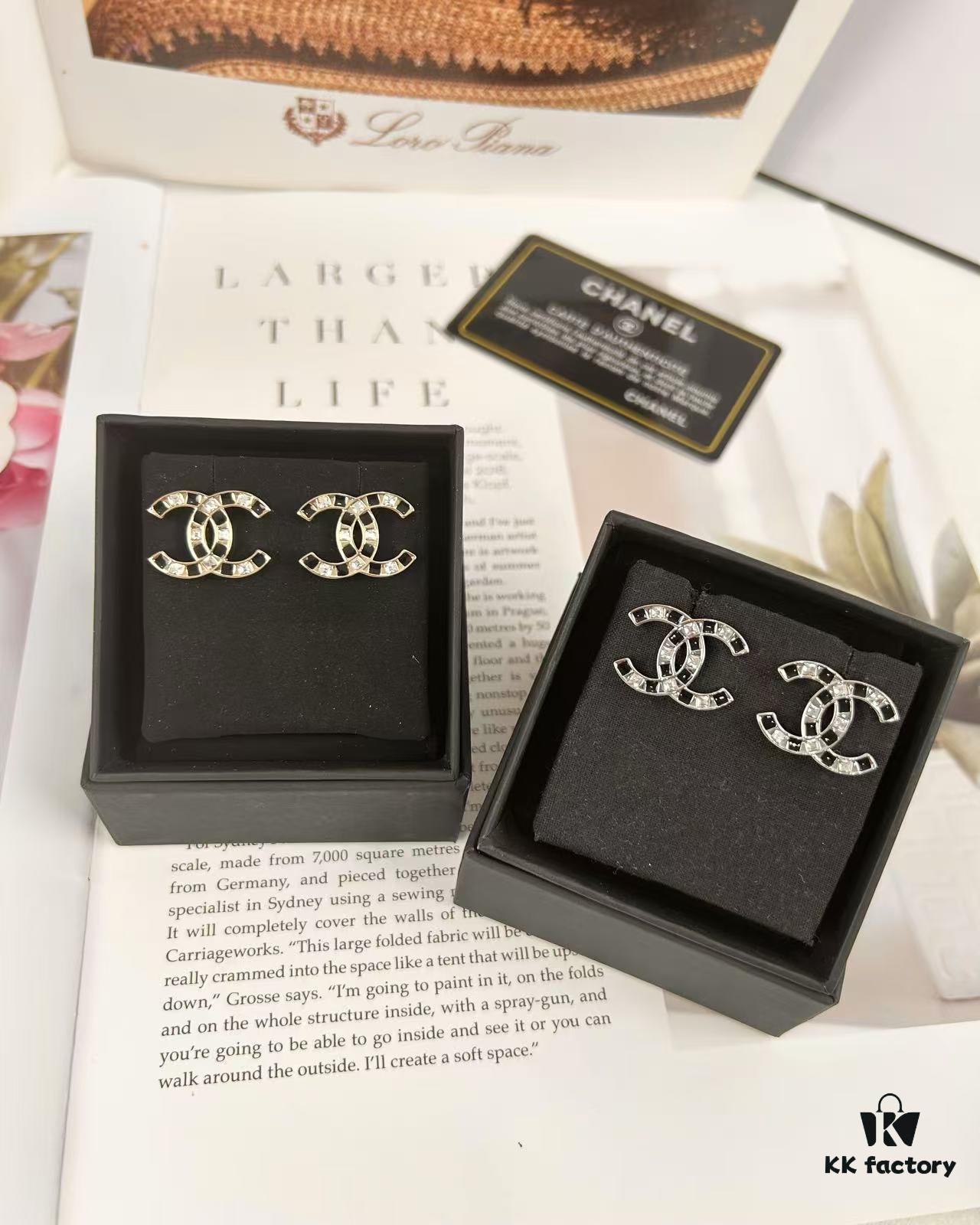 Xiaoxiang New Arrival Black Drip Oil Rhinestone Classic Earrings, Available in Gold and Silver