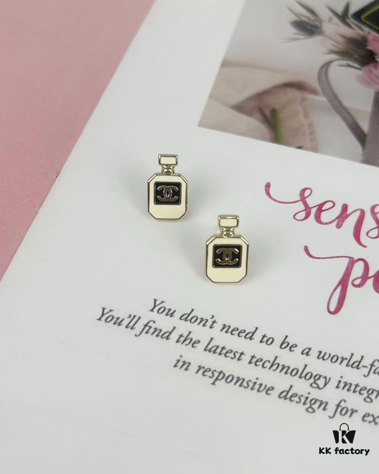 Chic New Style Perfume Bottle Elegant and Versatile Small Stud Earrings