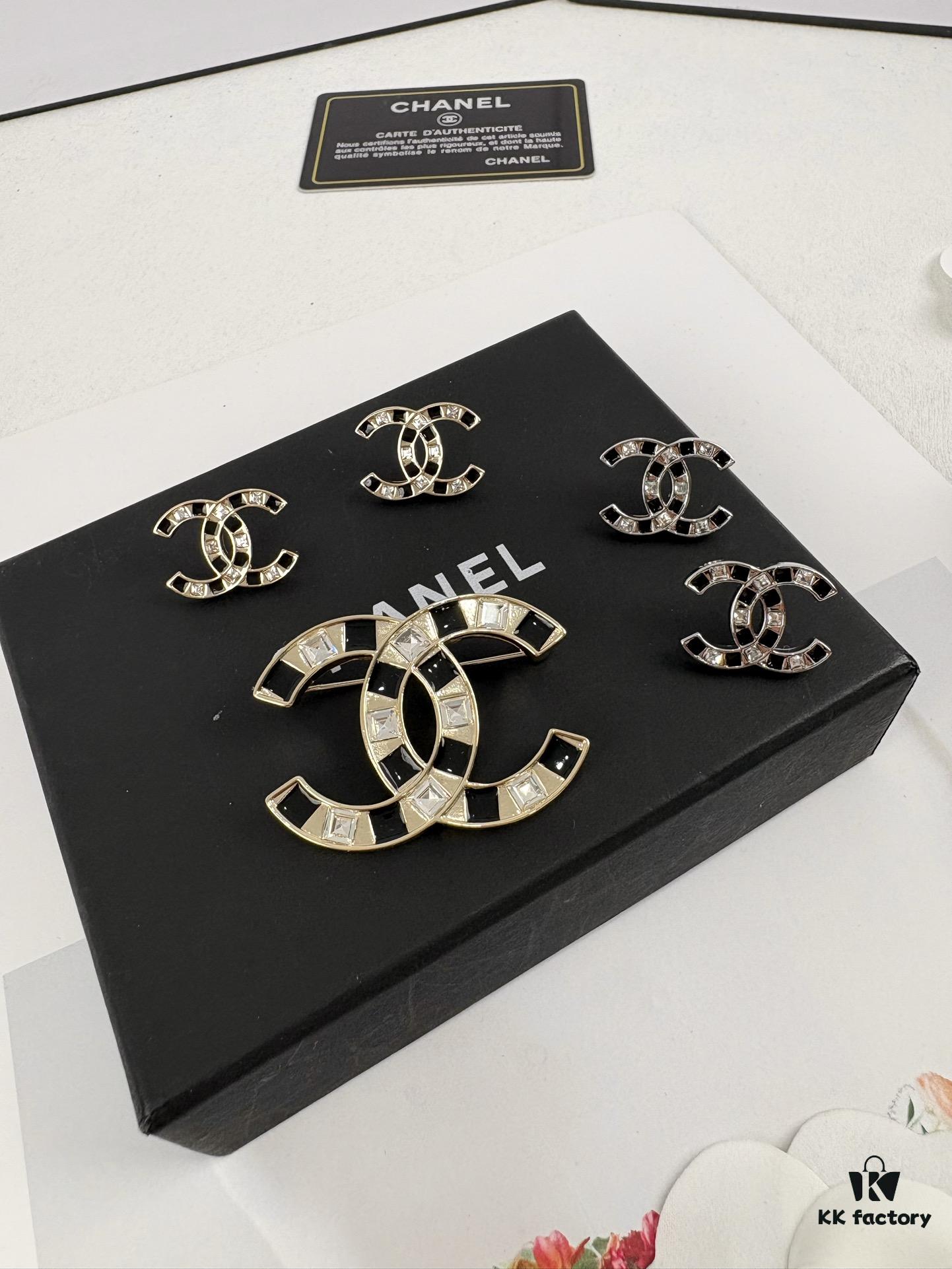 Xiaoxiang New Arrival Black Drip Oil Rhinestone Classic Earrings, Available in Gold and Silver