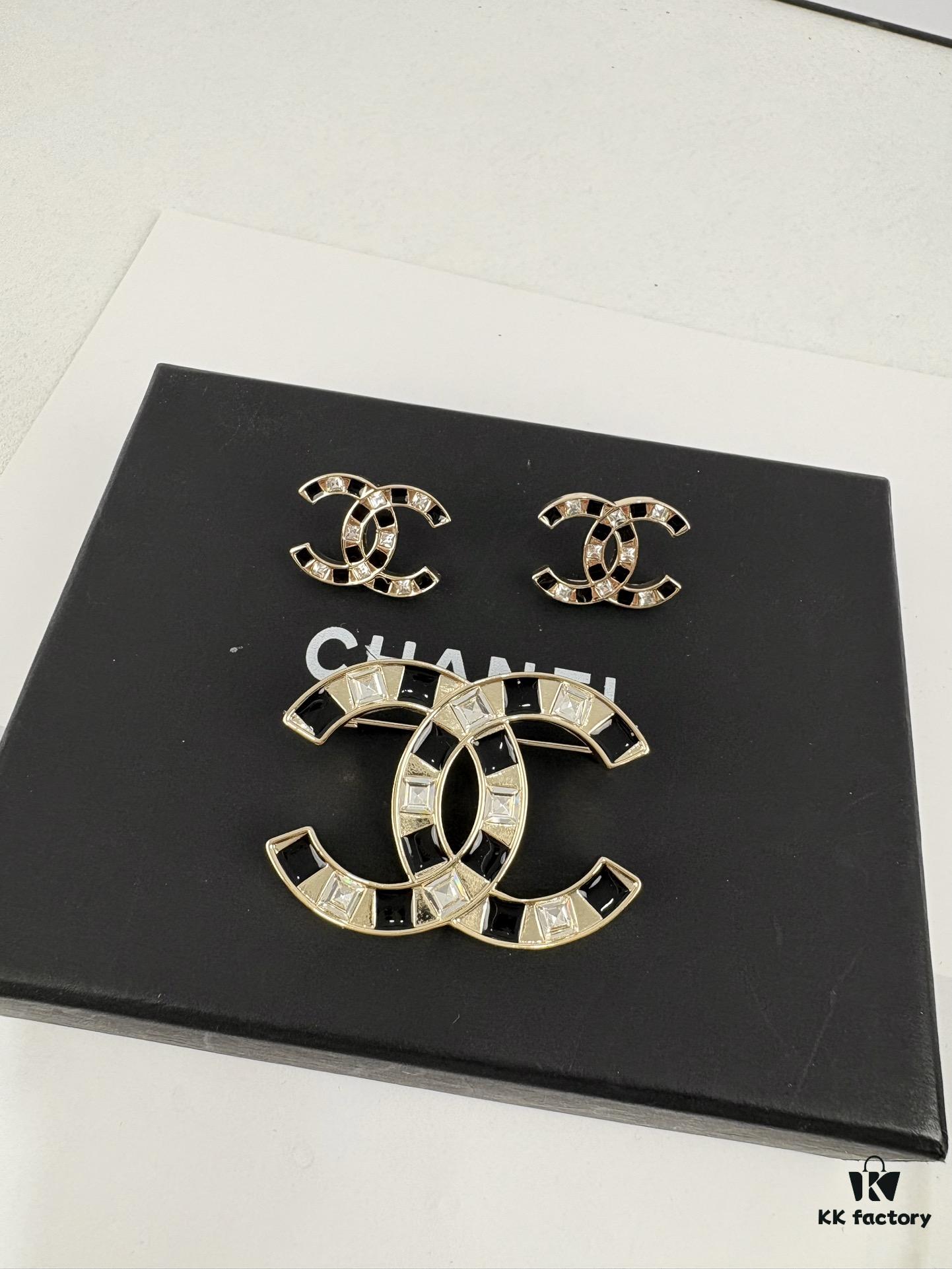 Xiaoxiang New Arrival Black Drip Oil Rhinestone Classic Earrings, Available in Gold and Silver