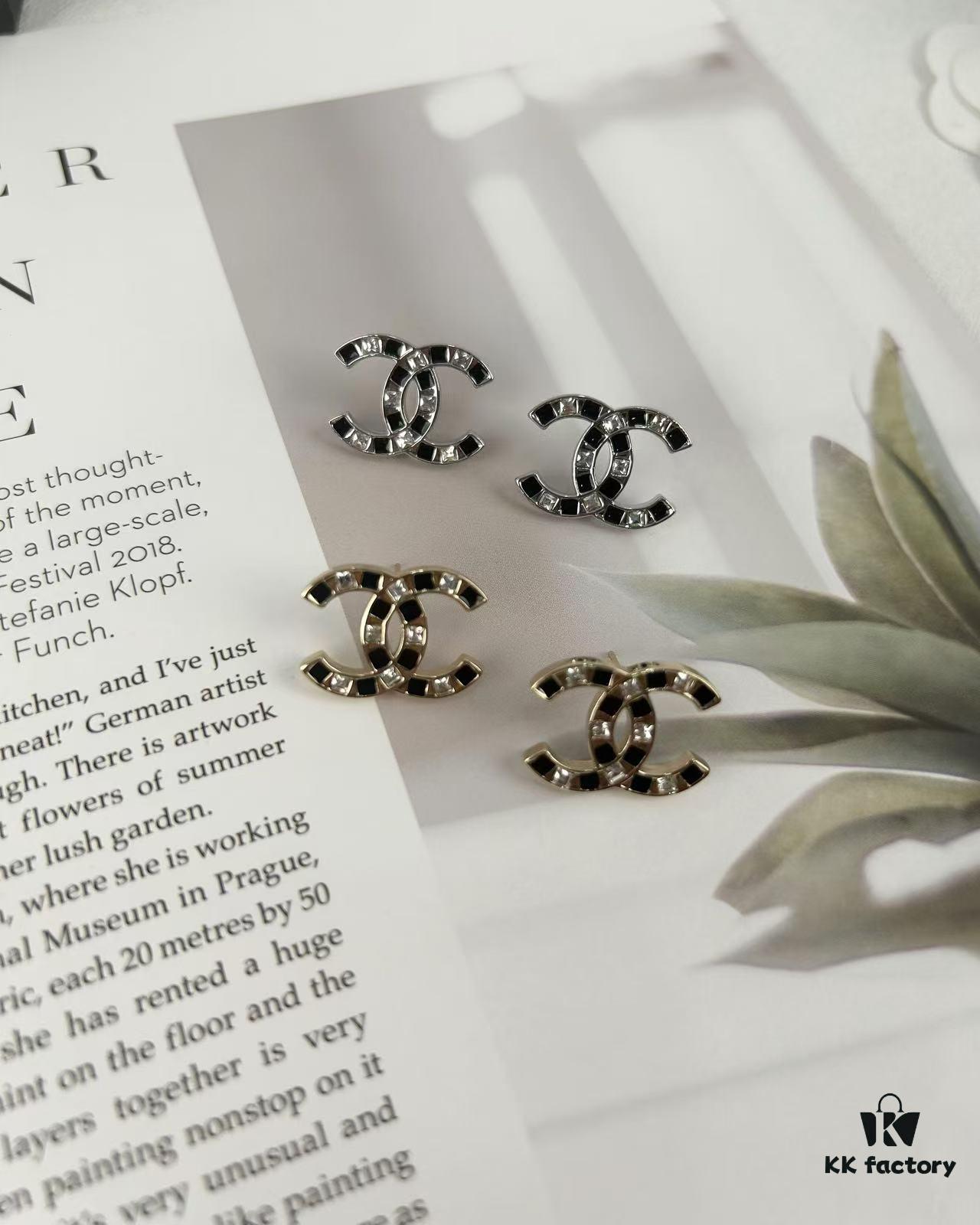 Xiaoxiang New Arrival Black Drip Oil Rhinestone Classic Earrings, Available in Gold and Silver