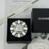 Xiaoxiang New Arrival Silver White Triangular Geometric Rhinestone Round Brooch 💫✨