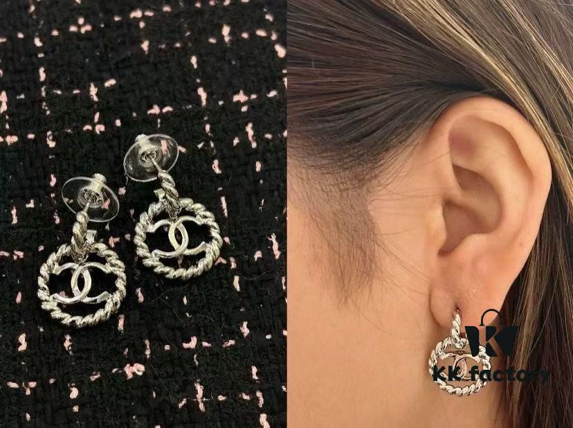 Xiaoxiang New Arrival Textured Hoop Earrings with Hook Design, Elegant and Stylish