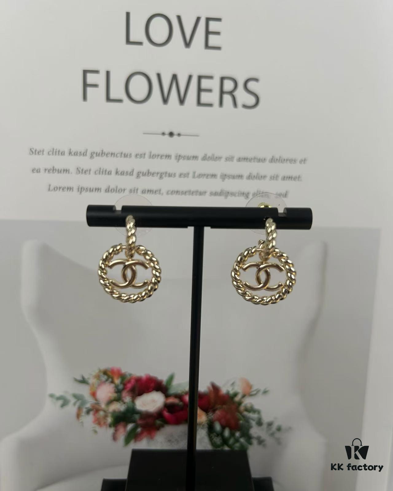 Xiaoxiang New Arrival Textured Hoop Earrings with Hook Design, Elegant and Stylish