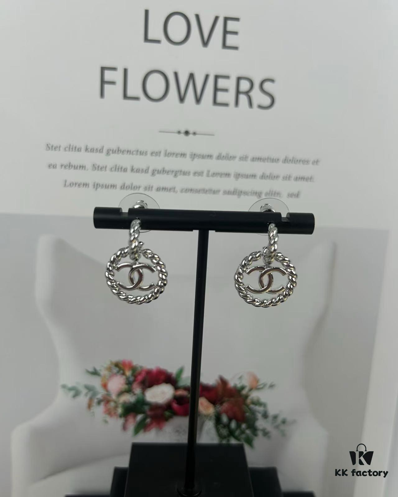 Xiaoxiang New Arrival Textured Hoop Earrings with Hook Design, Elegant and Stylish