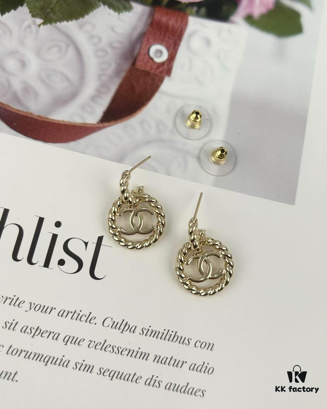 Xiaoxiang New Arrival Textured Hoop Earrings with Hook Design, Elegant and Stylish