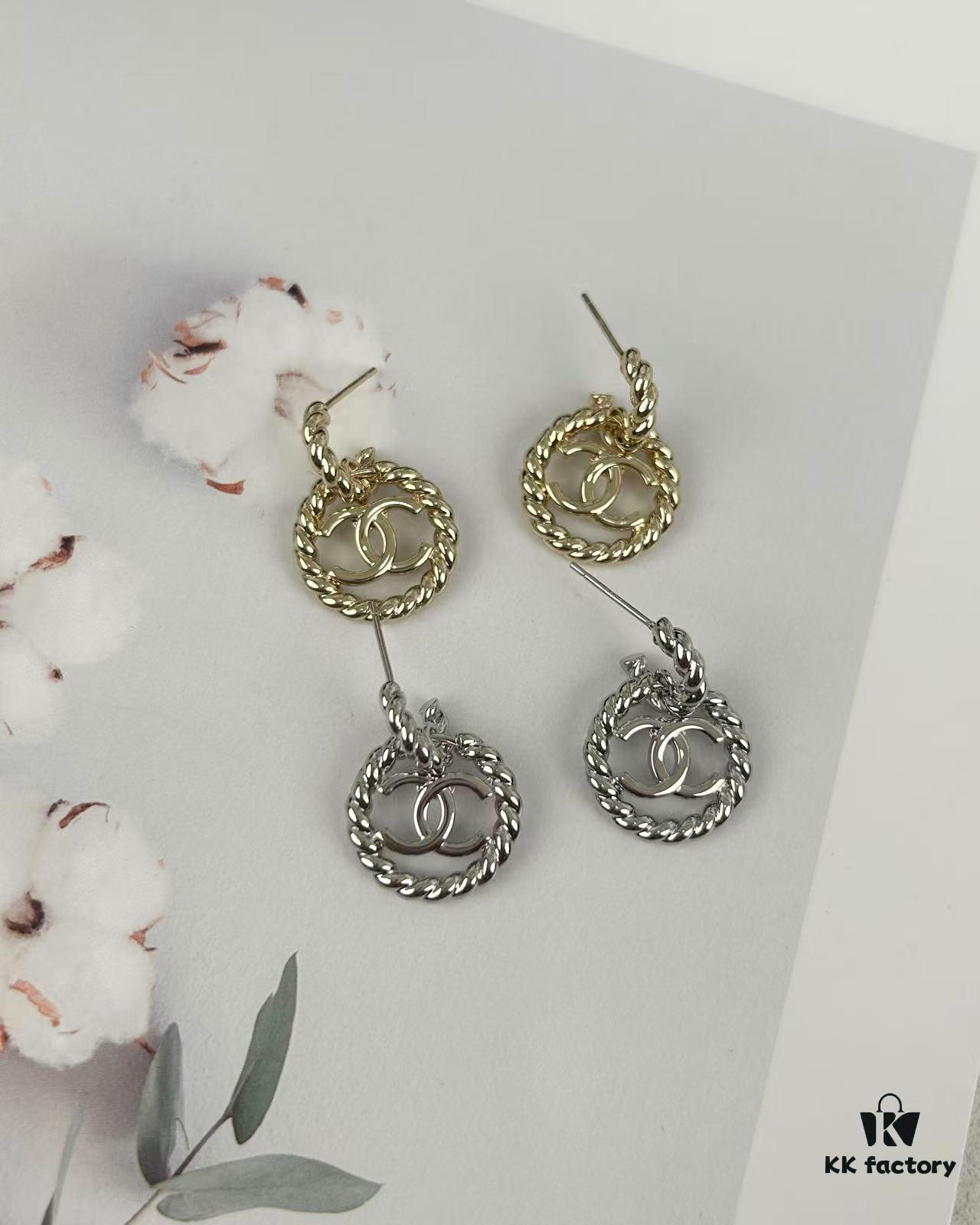 Xiaoxiang New Arrival Textured Hoop Earrings with Hook Design, Elegant and Stylish