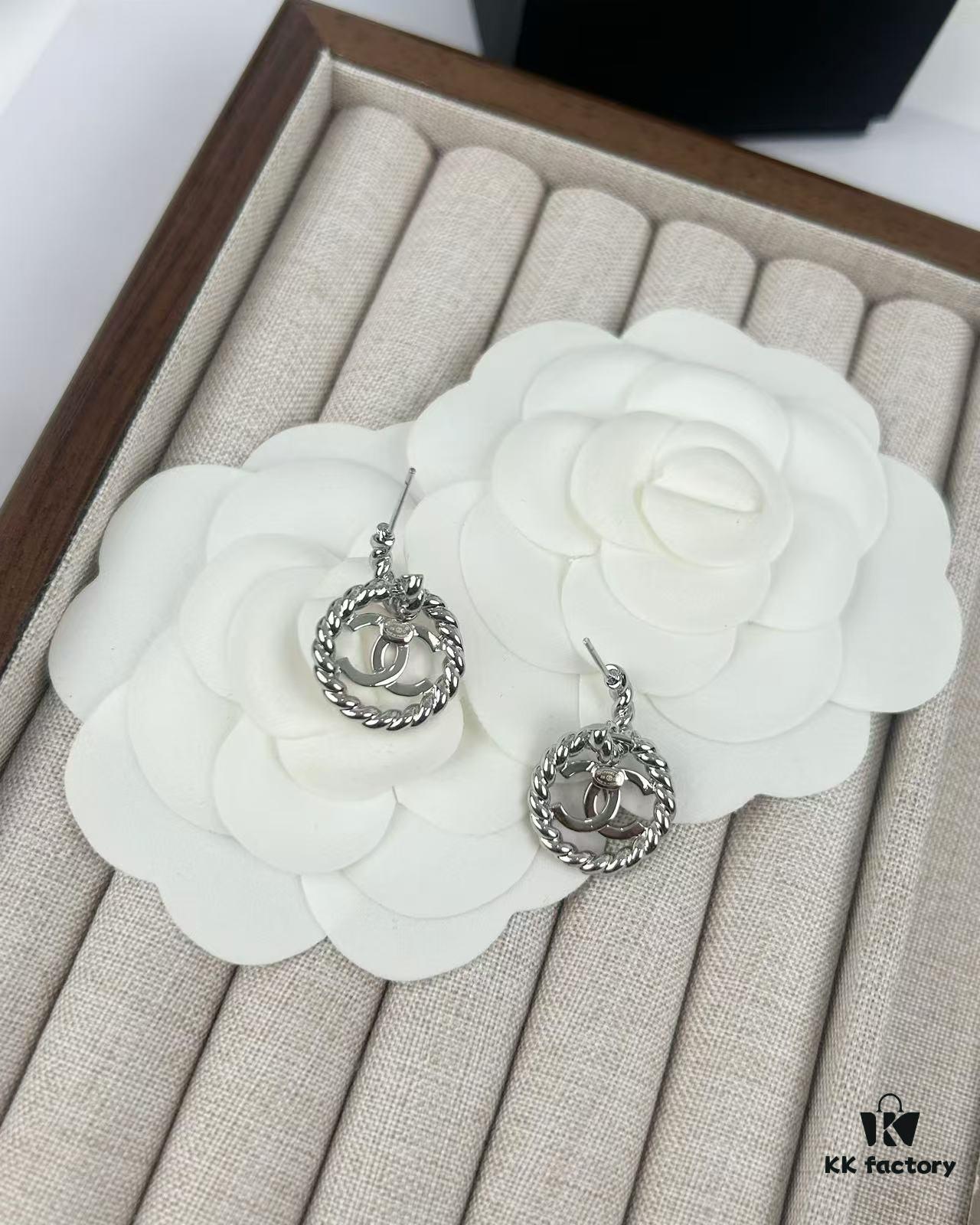 Xiaoxiang New Arrival Textured Hoop Earrings with Hook Design, Elegant and Stylish