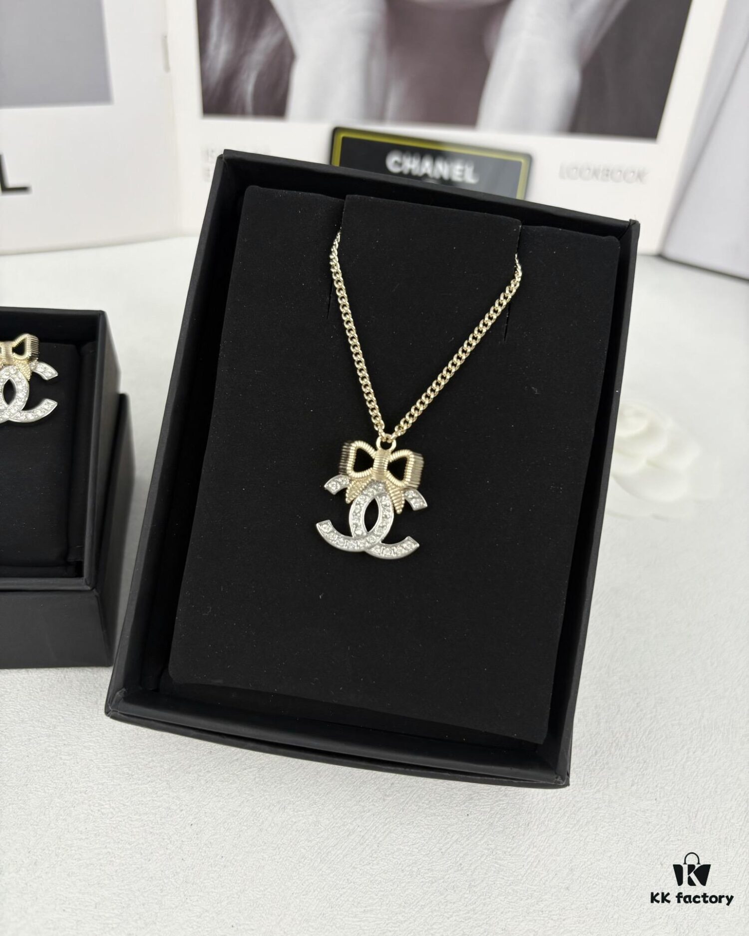 Xiaoxiang New Arrival Light Gold Bow Silver Two-Tone Fully Diamante Necklace Set