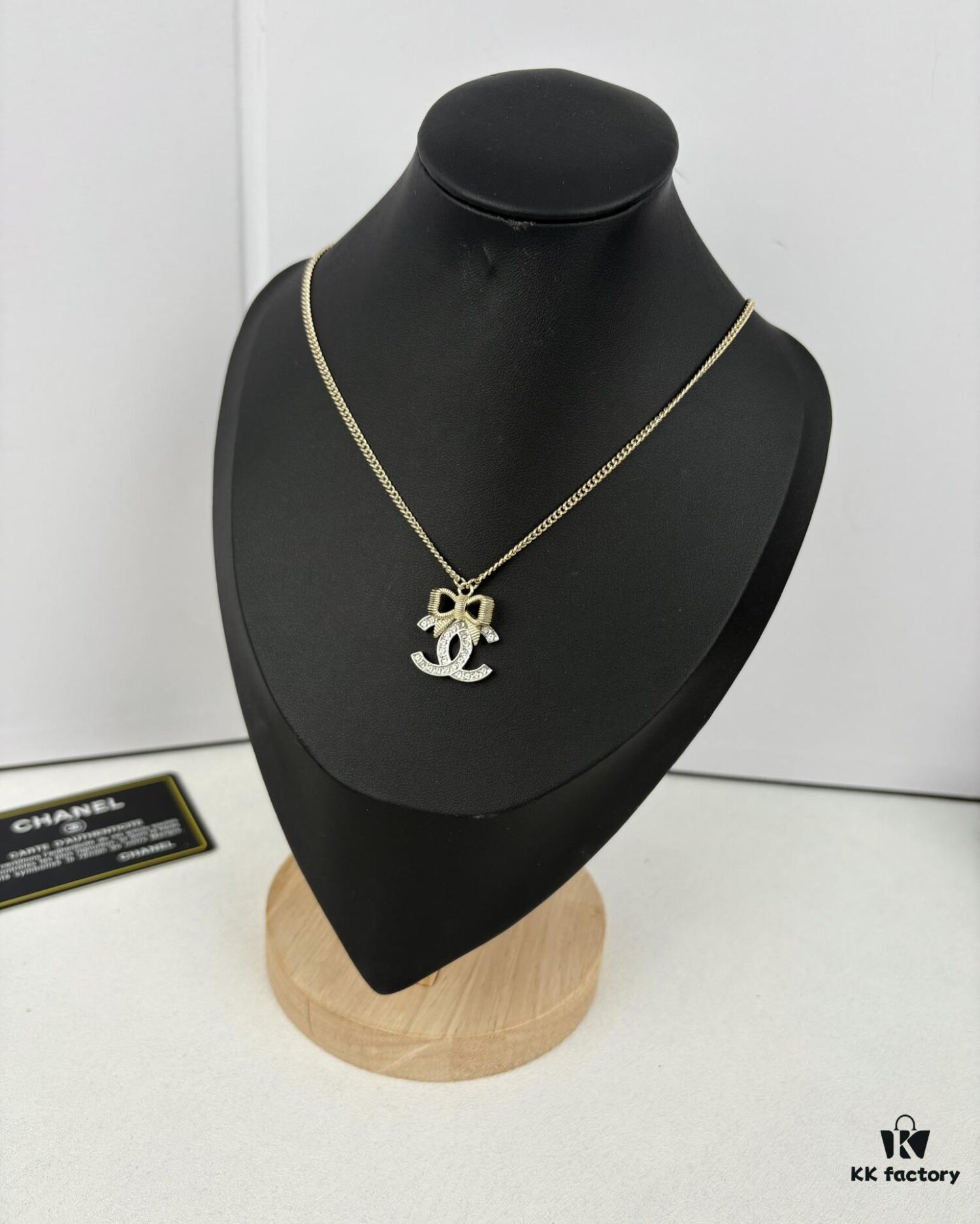 Xiaoxiang New Arrival Light Gold Bow Silver Two-Tone Fully Diamante Necklace Set