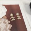 New Xiaoxiang Ocean Series Light Gold Pearl Shell Full Diamond Double C Pendant Earrings