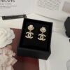 New Xiaoxiang Ocean Series Light Gold Pearl Shell Full Diamond Double C Pendant Earrings