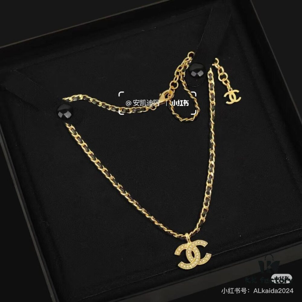 Xiaoxiang New Arrival Leather Cord Double C Rhinestone Gold Necklace