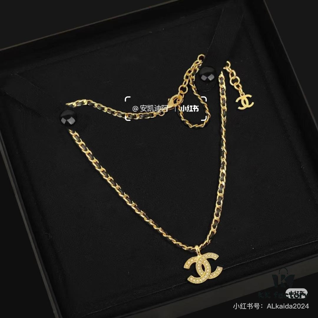 Xiaoxiang New Arrival Leather Cord Double C Rhinestone Gold Necklace