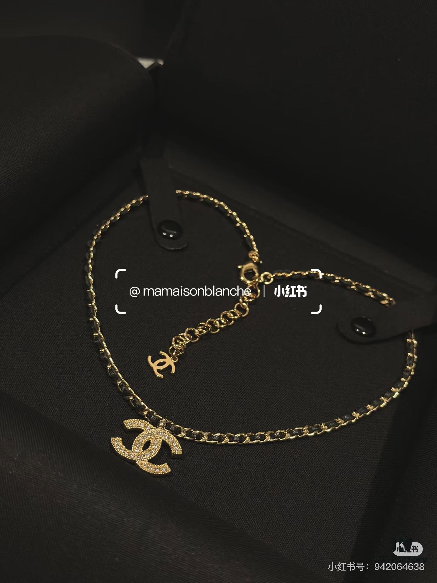 Xiaoxiang New Arrival Leather Cord Double C Rhinestone Gold Necklace