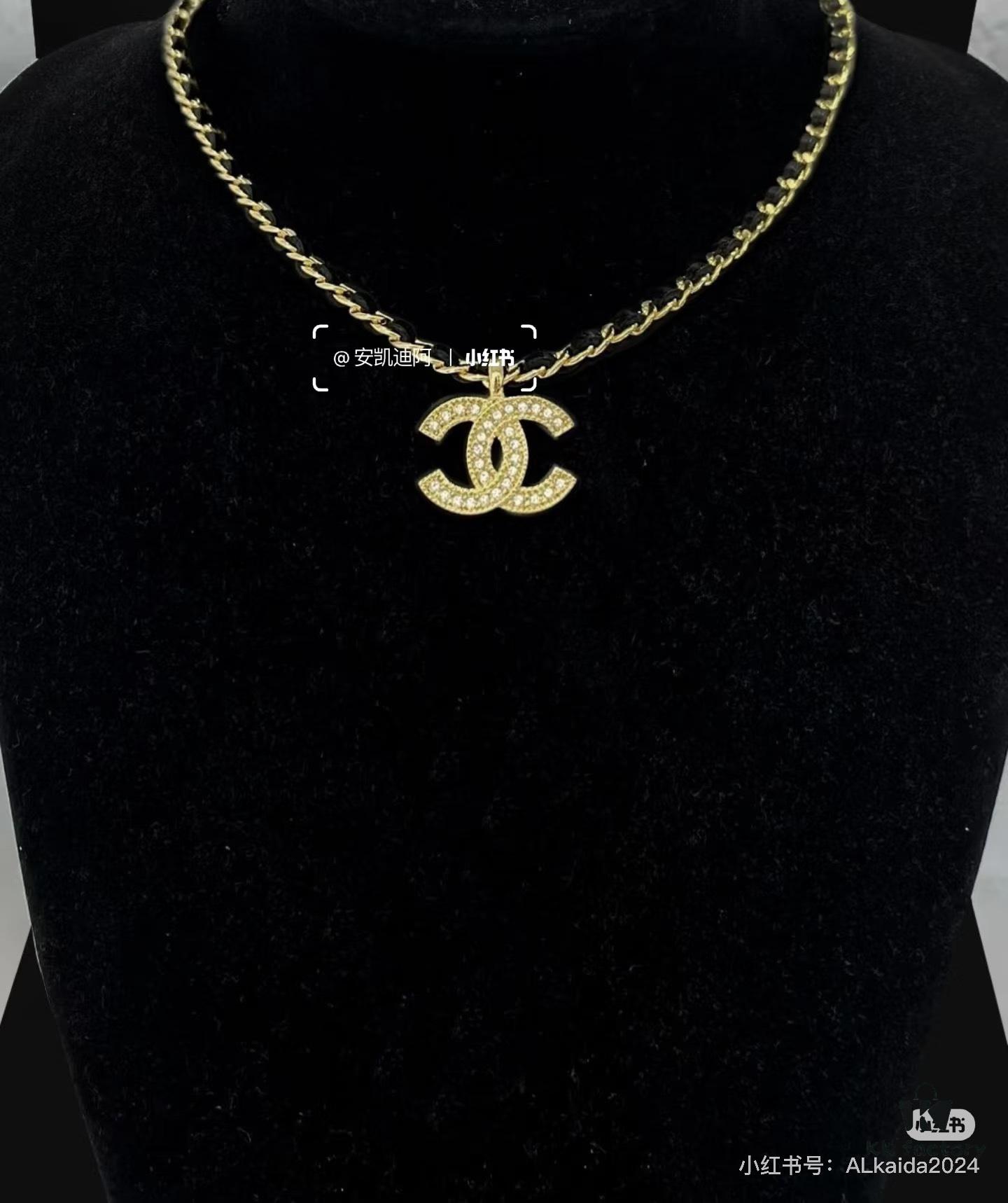 Xiaoxiang New Arrival Leather Cord Double C Rhinestone Gold Necklace