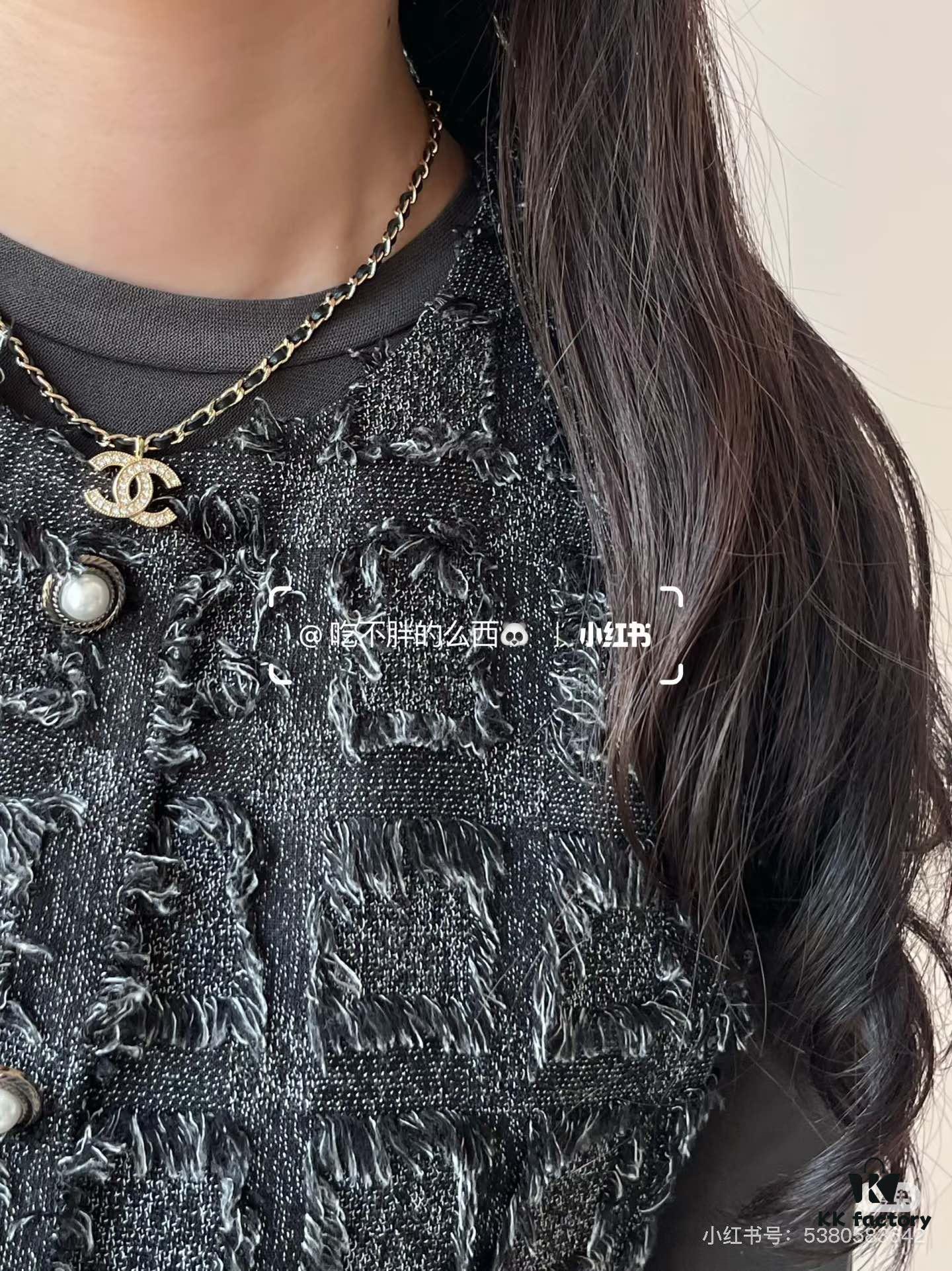 Xiaoxiang New Arrival Leather Cord Double C Rhinestone Gold Necklace