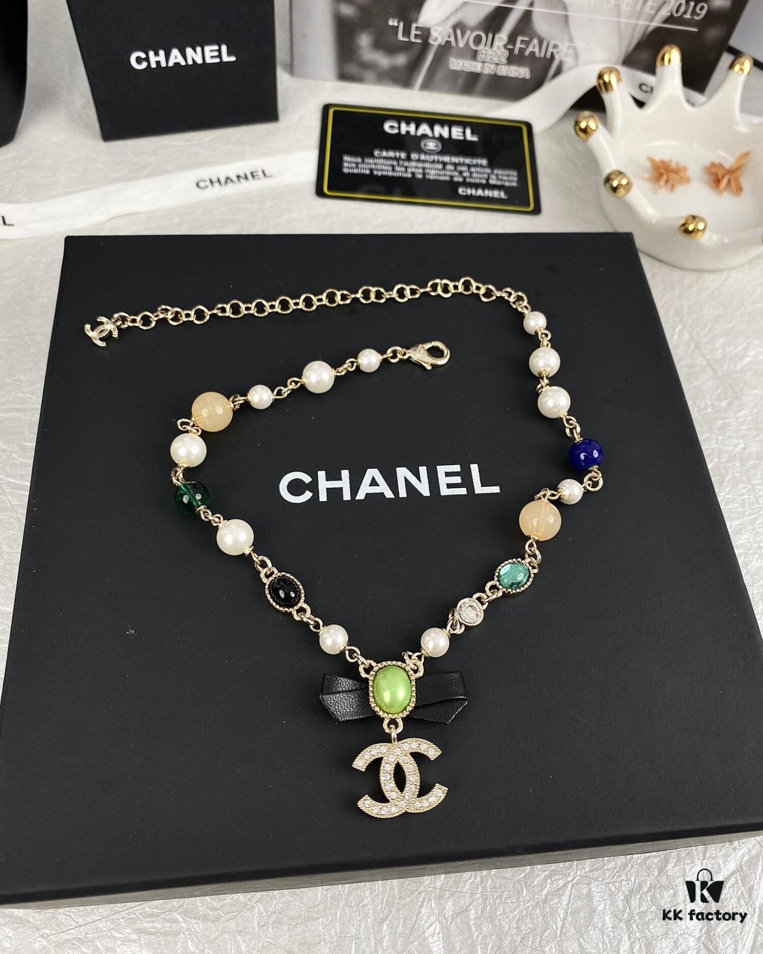 Xiaoxiang New Arrival Black Ribbon Bow with Green Pearl Pendant, Colorful Paved Diamond Necklace