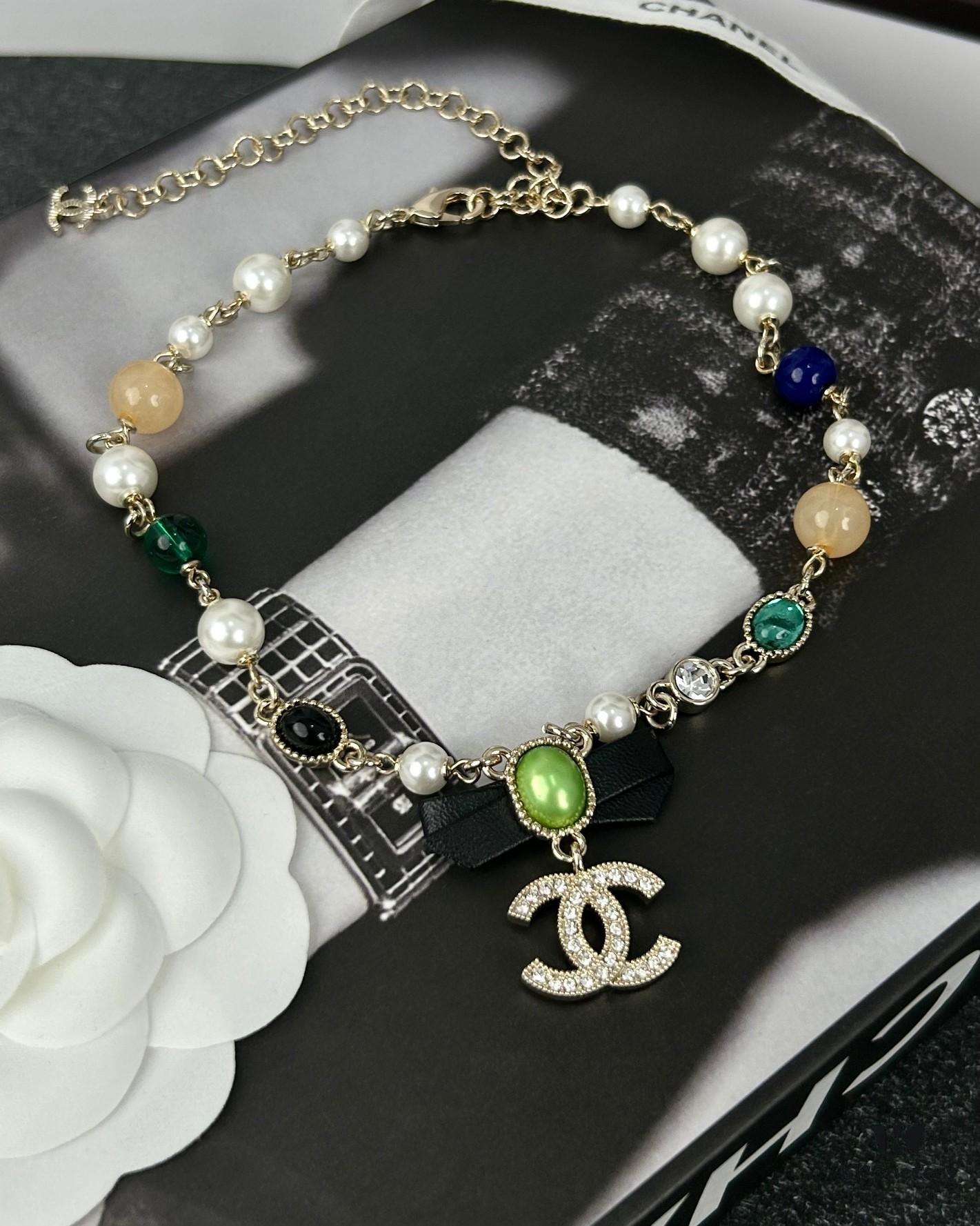 Xiaoxiang New Arrival Black Ribbon Bow with Green Pearl Pendant, Colorful Paved Diamond Necklace
