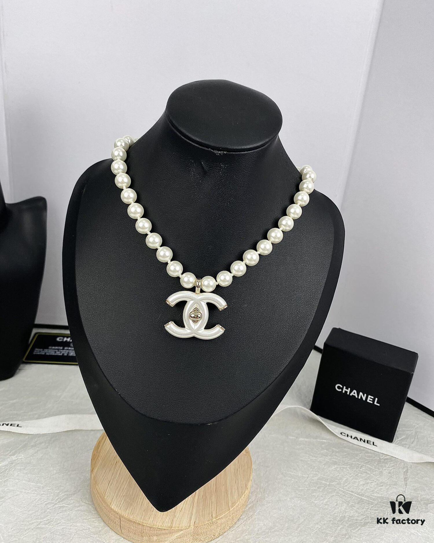 New Arrival Xiaoxiang White Resin Double C Pearl Necklace ✨✨