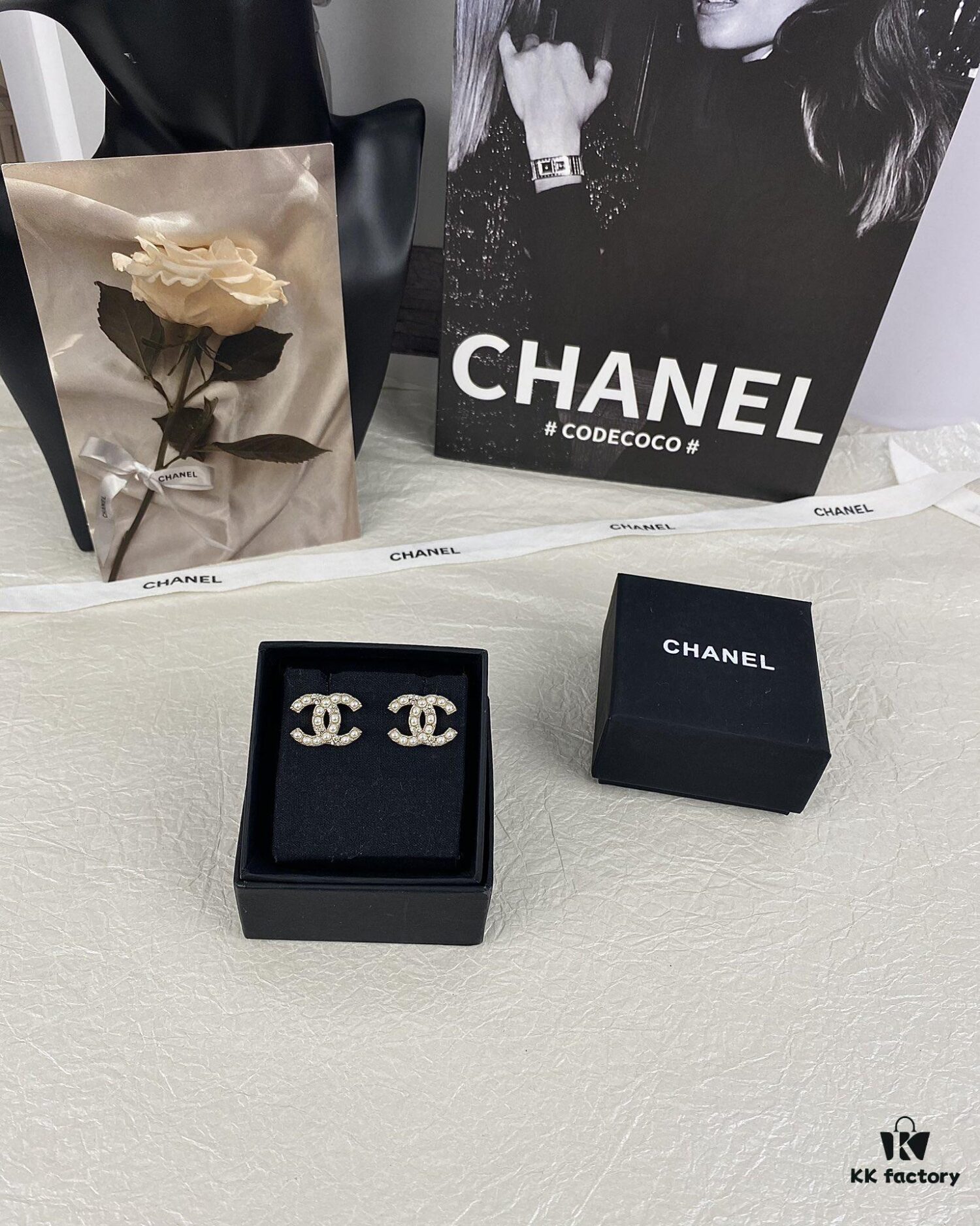 CHANE New Arrival Small Pearl Double C Diamond-Inlaid Stud Earrings