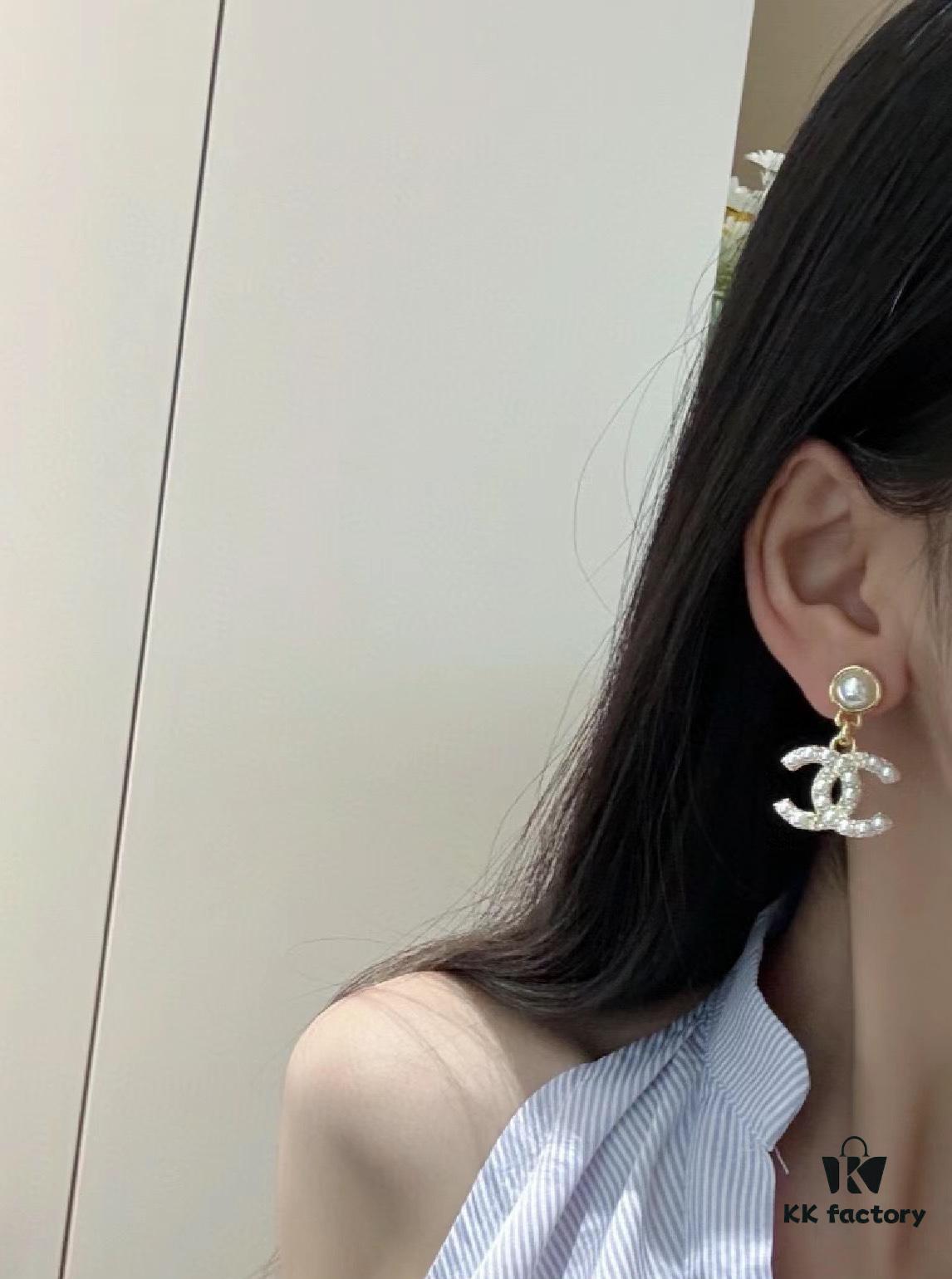 New Xiaoxiang Pearl Inlaid with Diamond Double C Pendant Earrings