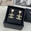 New Xiaoxiang Pearl Inlaid with Diamond Double C Pendant Earrings