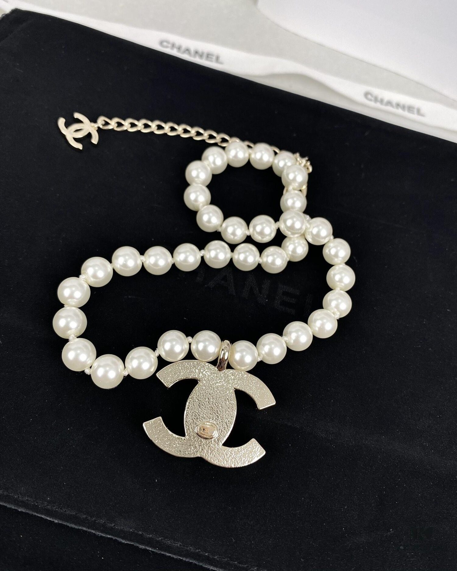 New Arrival Xiaoxiang White Resin Double C Pearl Necklace ✨✨