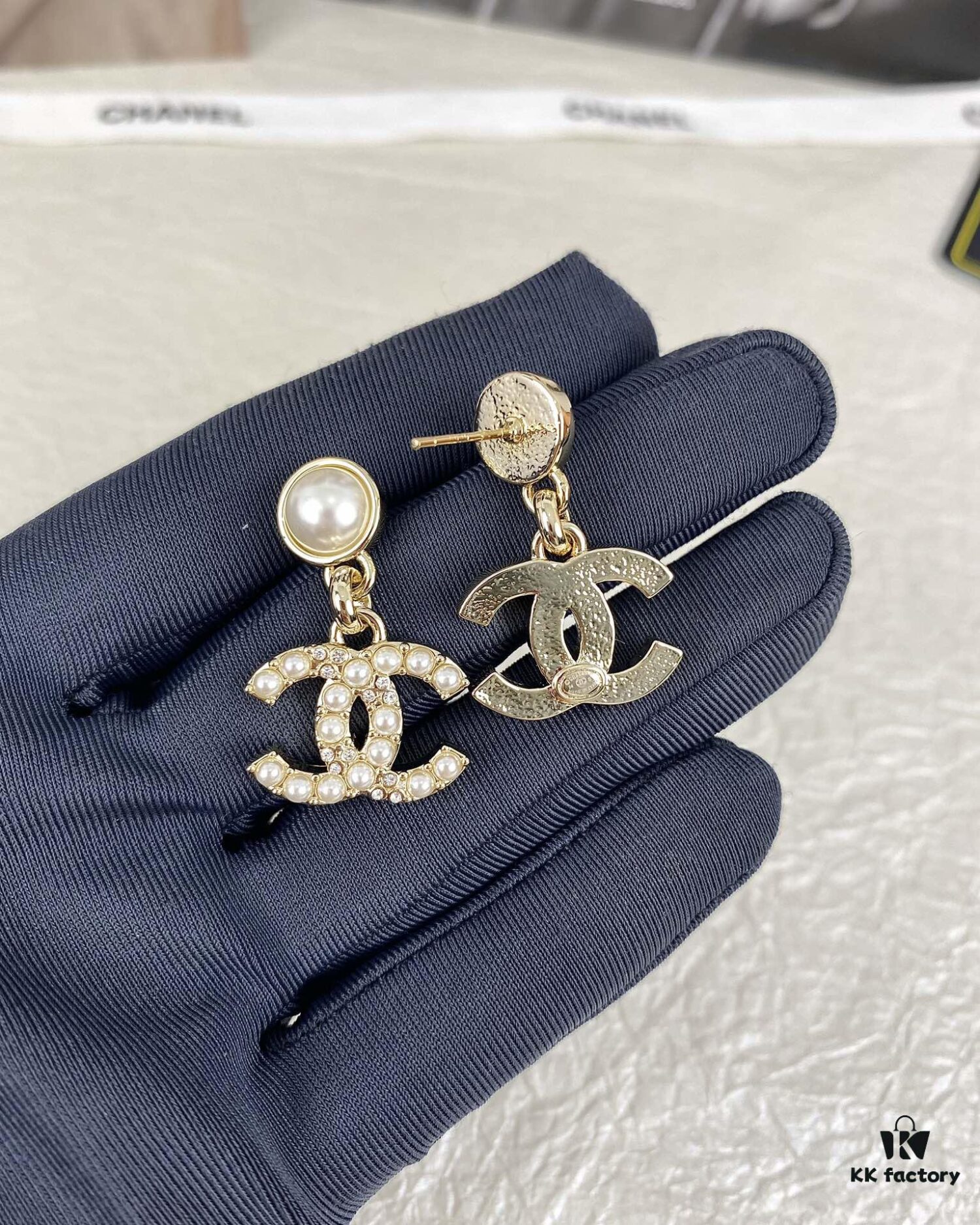 New Xiaoxiang Pearl Inlaid with Diamond Double C Pendant Earrings